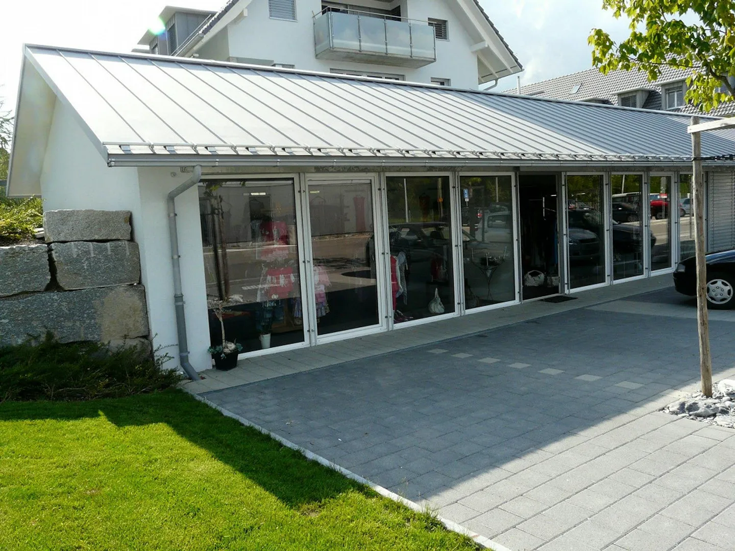 Studio de cosmétique, bureau ou magasin à Bahnstrasse 8a à Henggart - Photo 1 sur 12