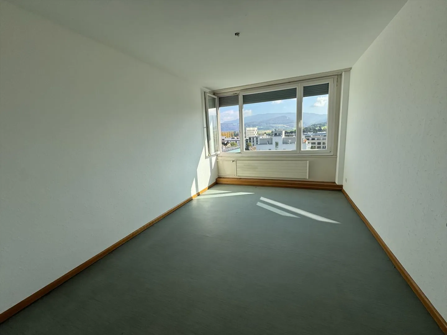 Appartamento con 4.5 stanze al 5° piano - Foto 3 di 7