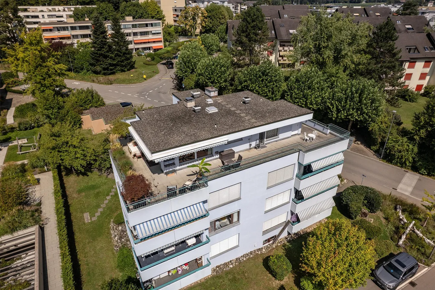 Appartement en attique de 3,5 pièces avec grande terrasse à Rütihof - Photo 1 sur 16
