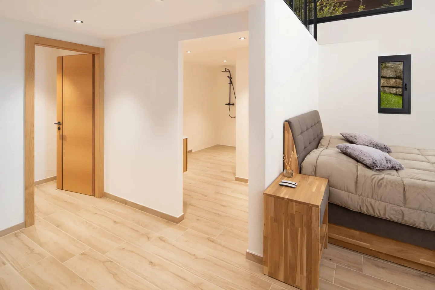 Exceptional 5.5-room chalet in Crans-Montana - Stunning view and jacuzzi - Photo 42 of 49