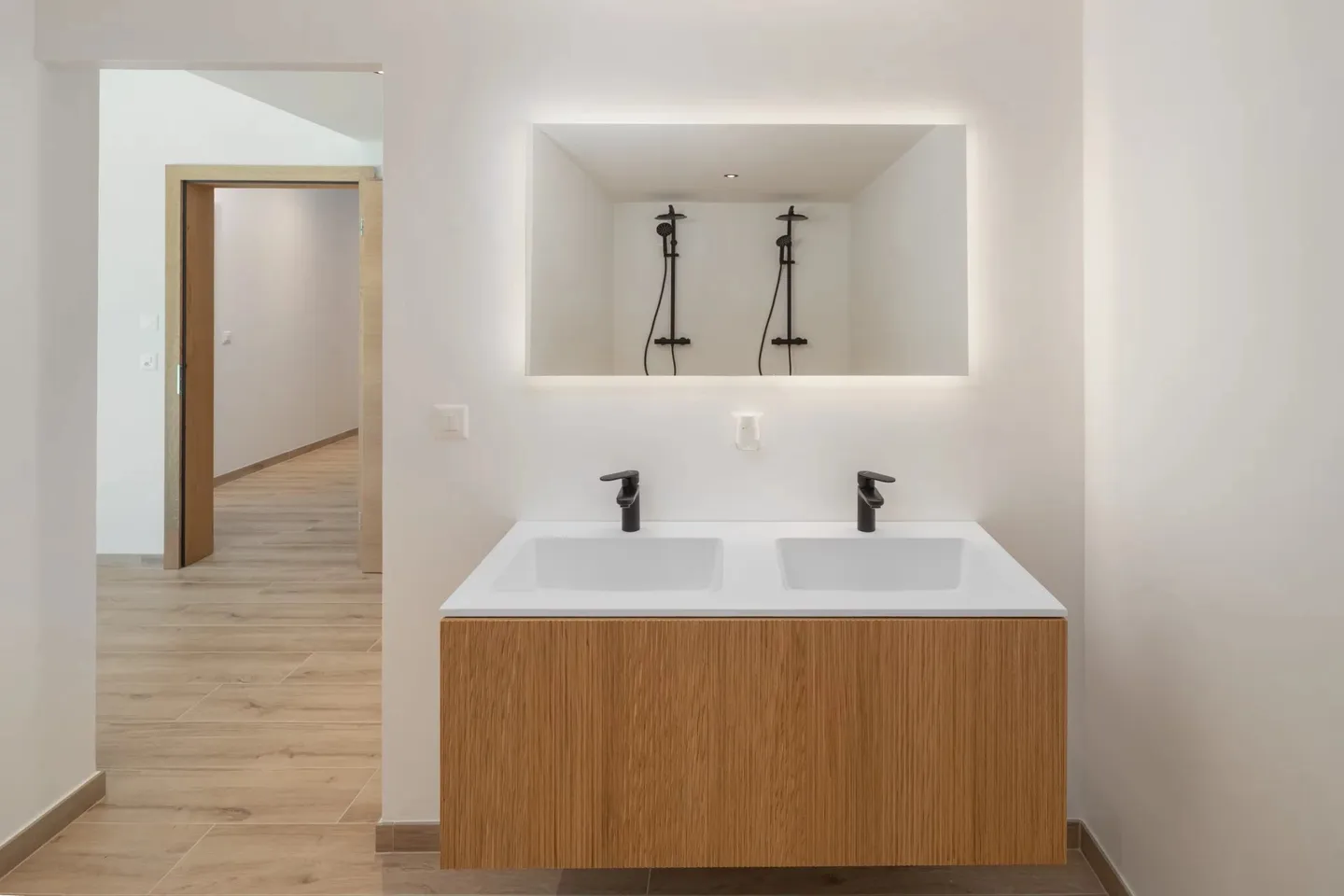 Exceptional 5.5-room chalet in Crans-Montana - Stunning view and jacuzzi - Photo 41 of 49