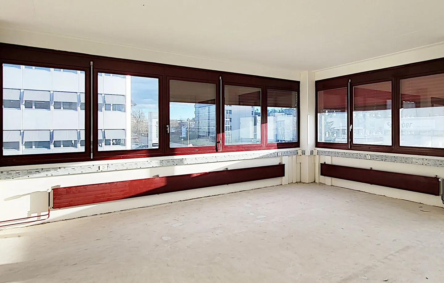 Espace de Bureau Rénové - Photo 5 sur 6