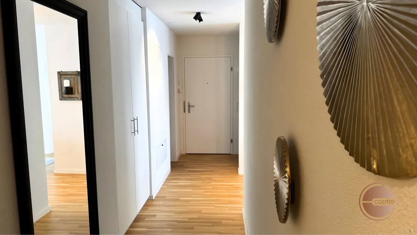 Urban Chic Penthouse Living - Photo 6 of 22