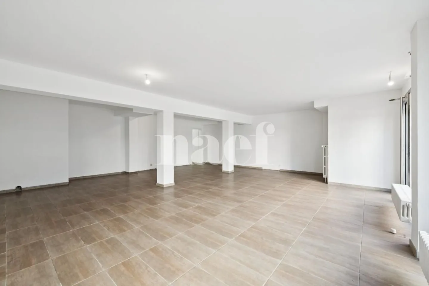 Commercial space with window near downtown - Photo 3 of 6
