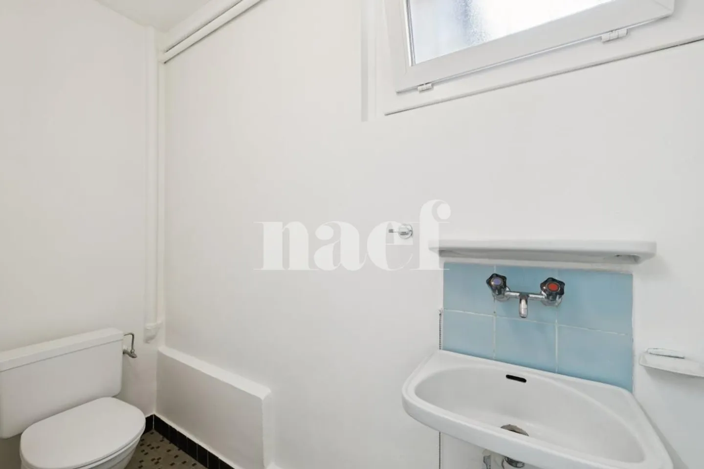 Commercial space with window near downtown - Photo 5 of 6