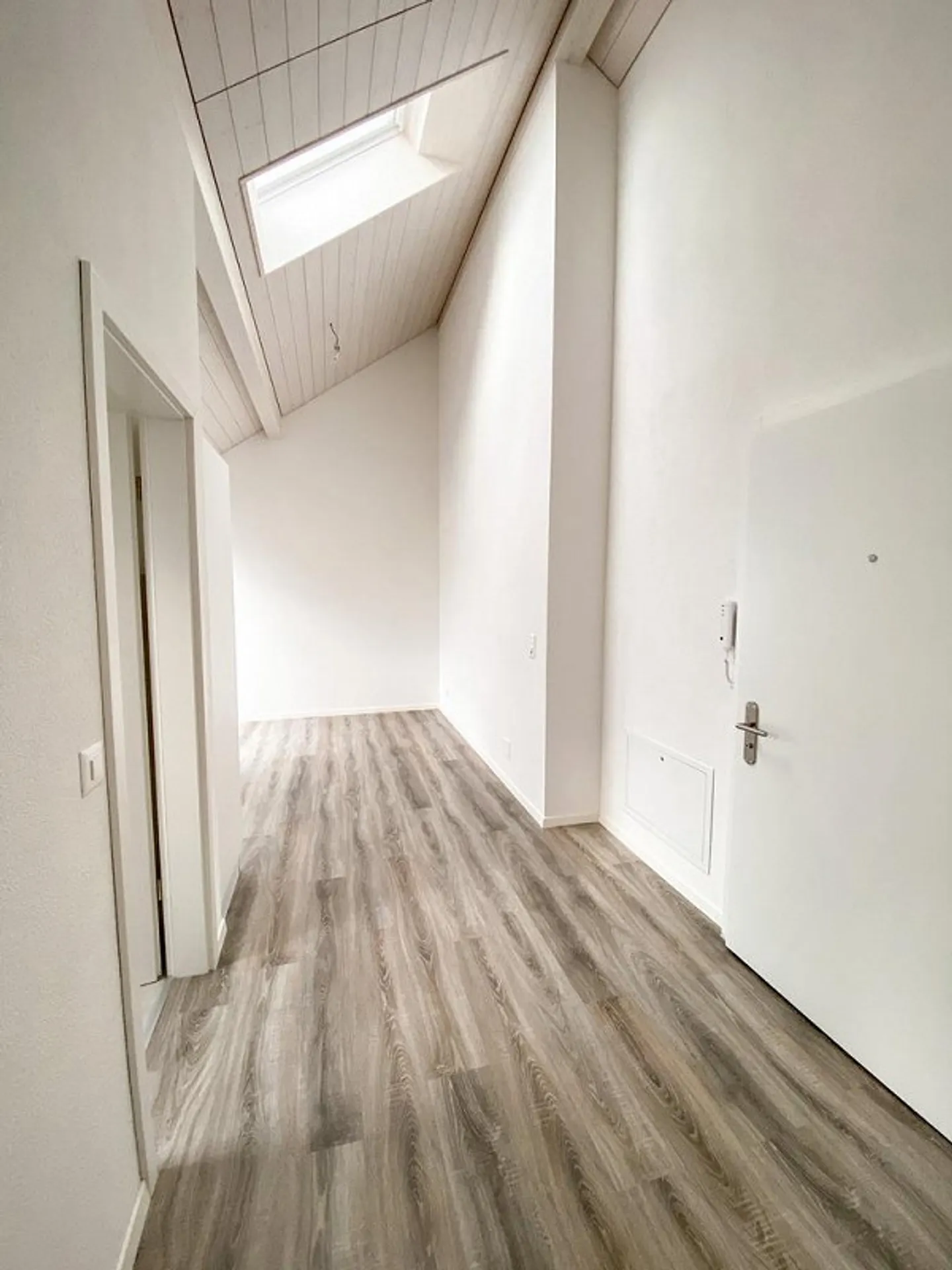 Moderno appartamento mansardato 2.5 con balcone / promozione affitti - Foto 6 di 7
