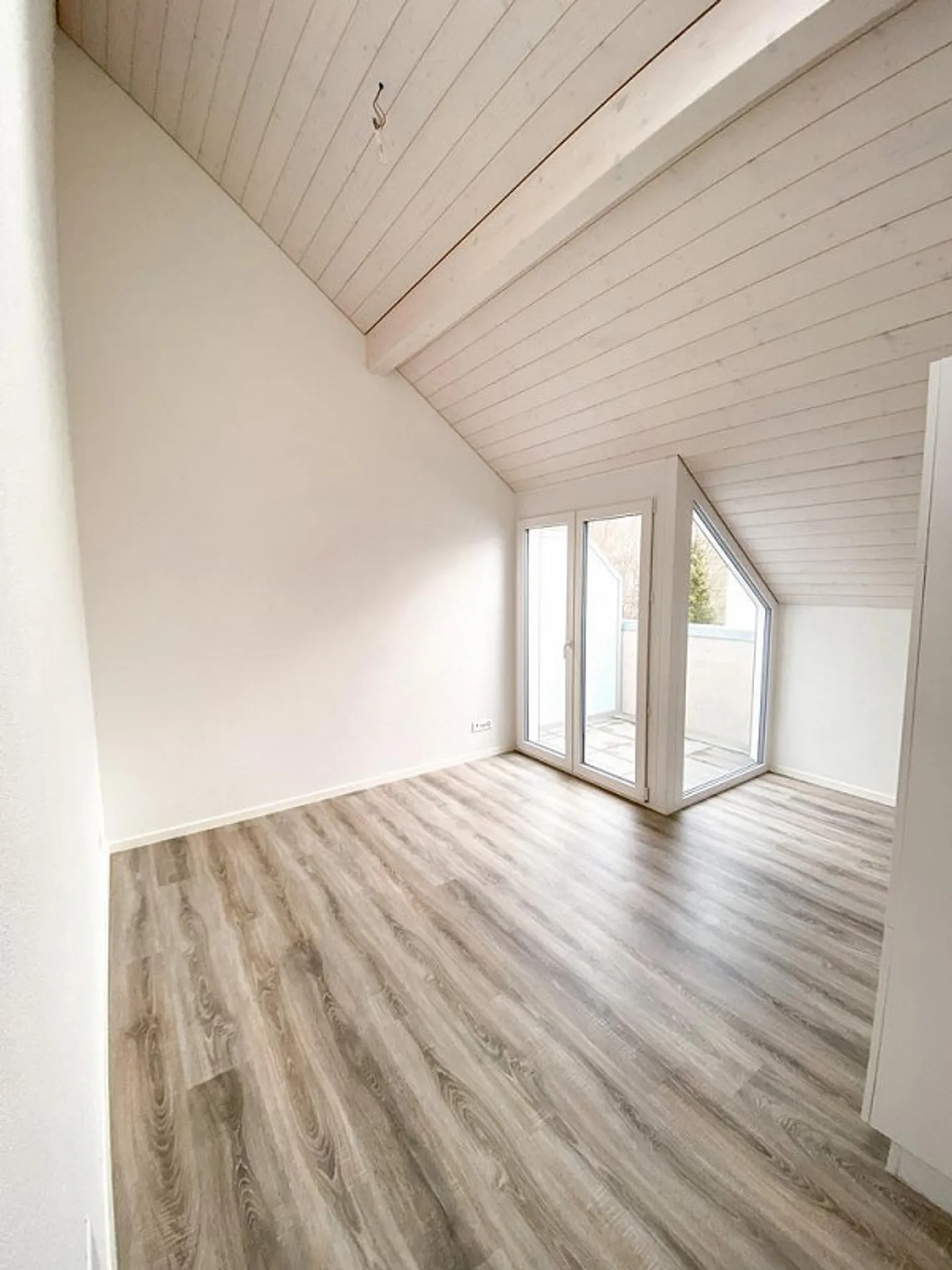 Moderno appartamento mansardato 2.5 con balcone / promozione affitti - Foto 3 di 7