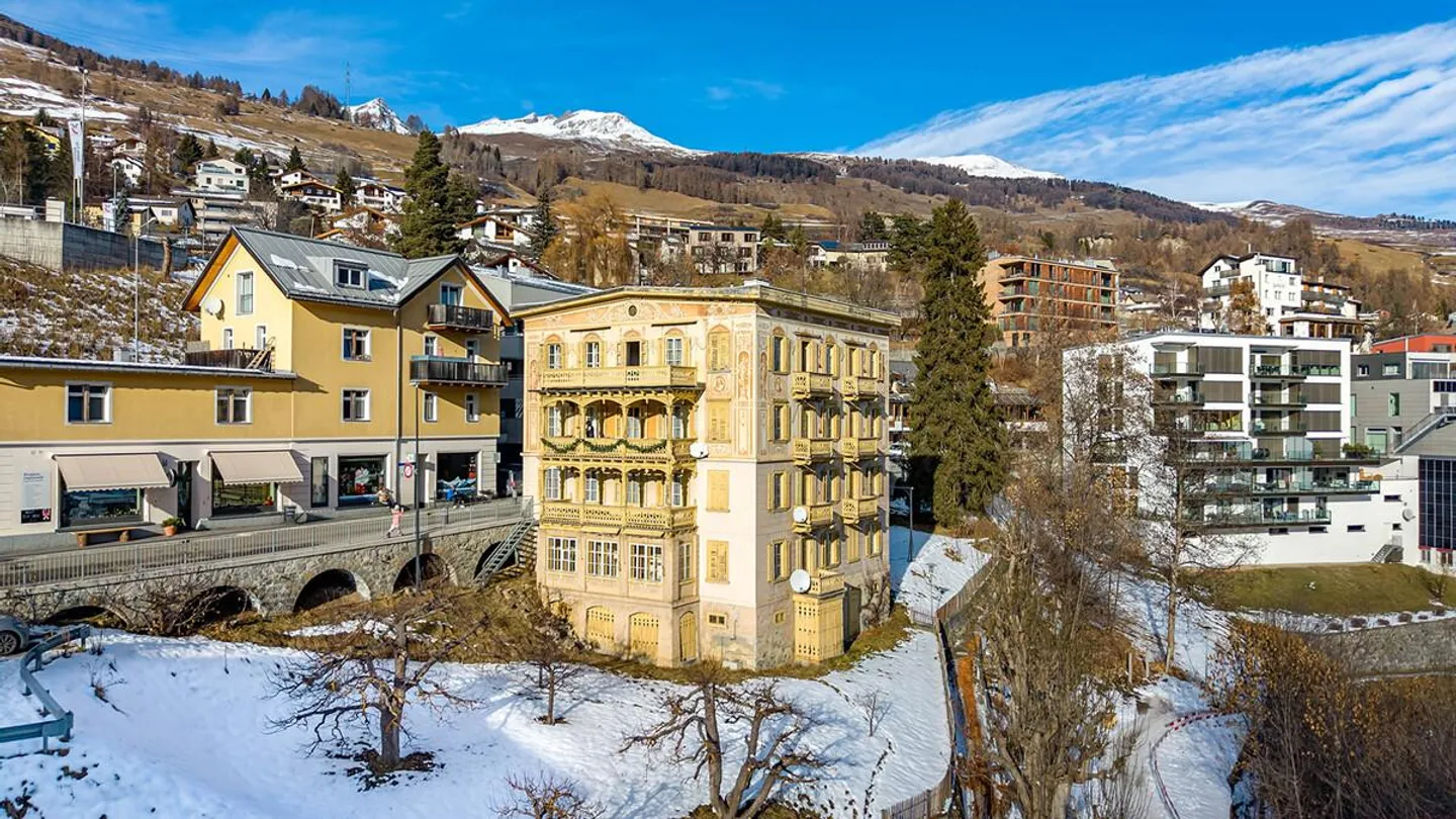 Historische Villa mit Entwicklungspotenzial - Foto 1 von 6