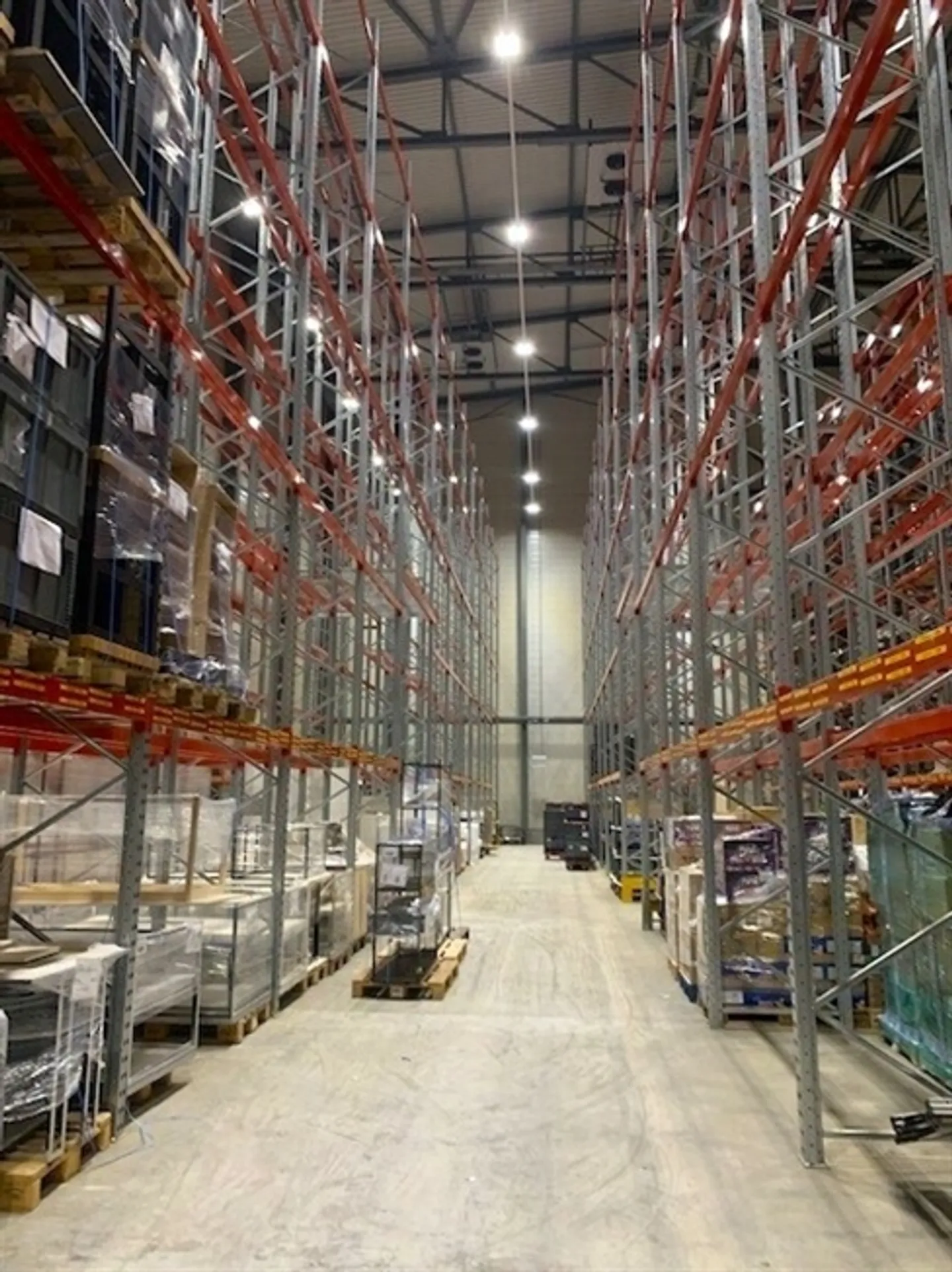 1,500 m² Large Logistics Warehouse in Satigny - Photo 2 of 3