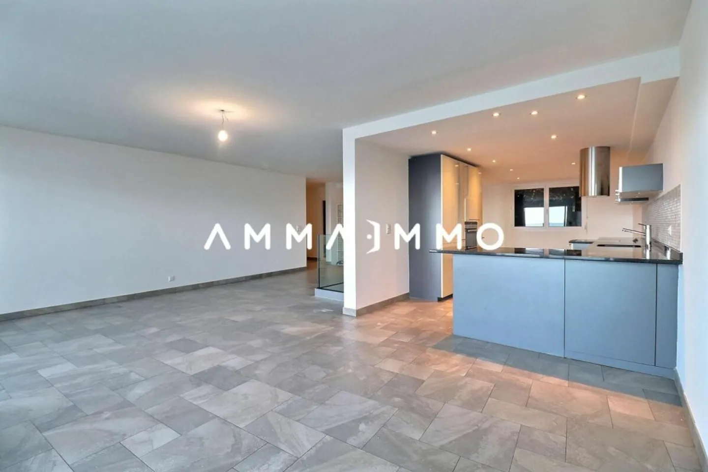 Ampio duplex con 3,5 stanze a Veytaux - Foto 4 di 13