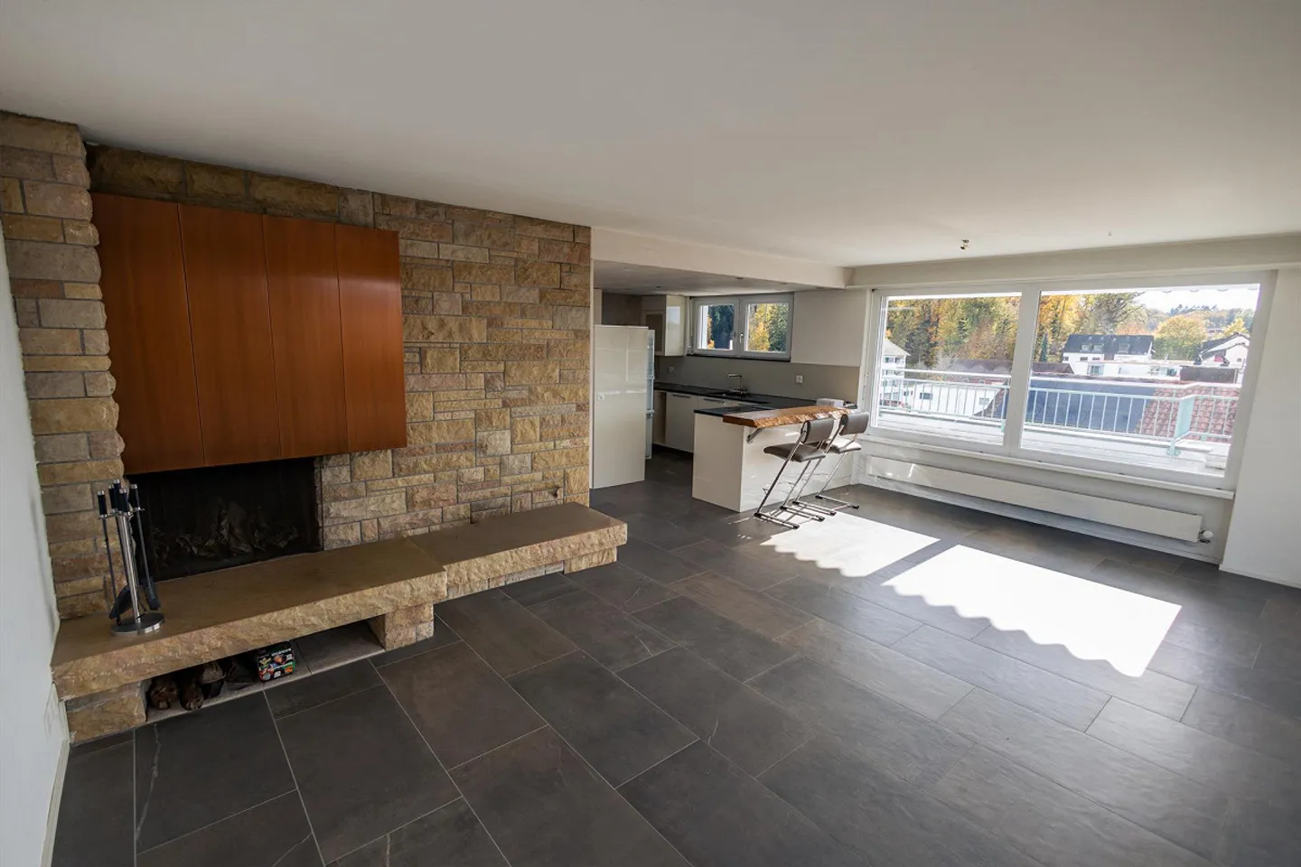 Appartement en attique de 3,5 pièces avec grande terrasse à Rütihof - Photo 2 sur 16