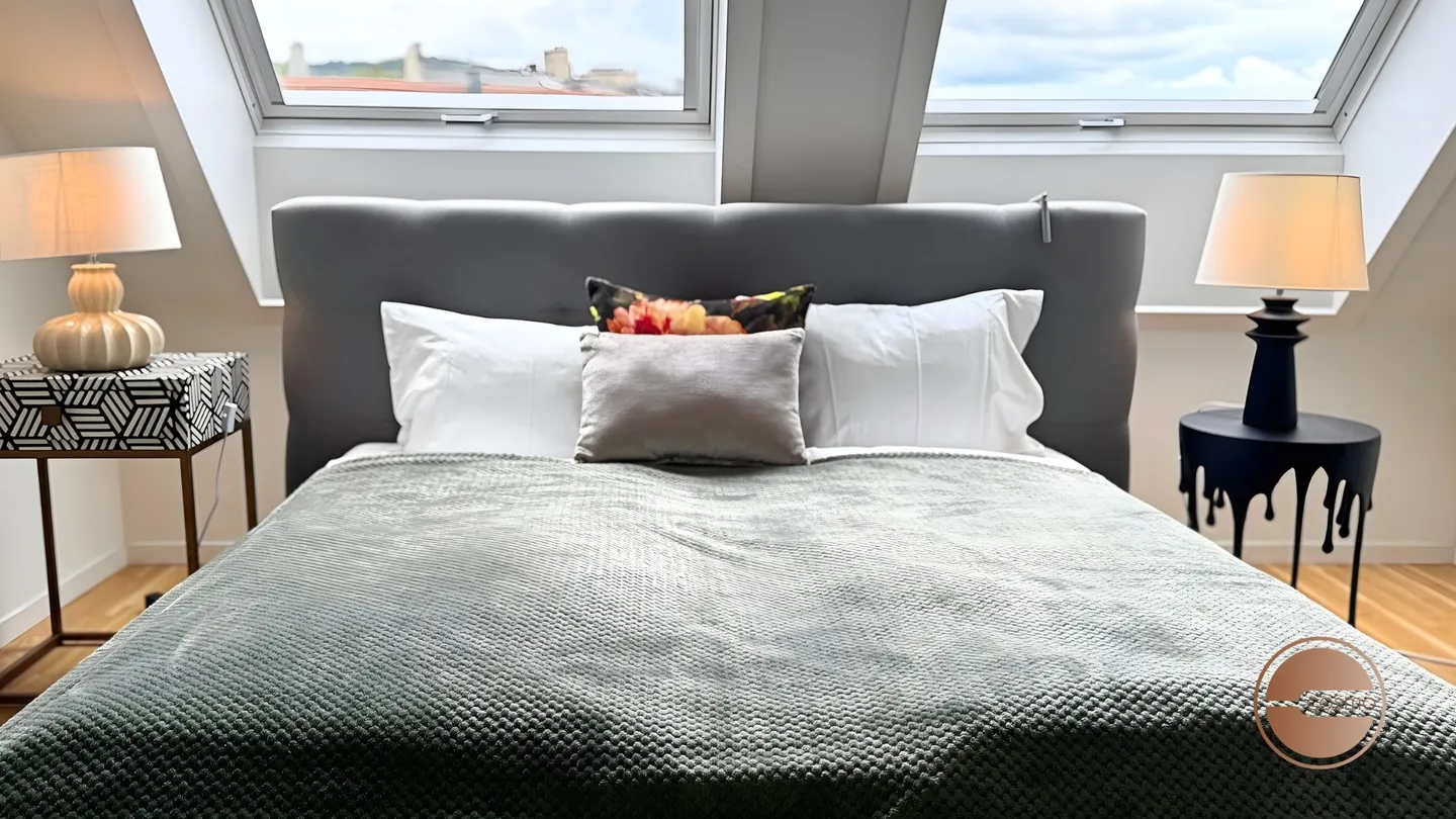 Urban Chic Penthouse Living - Photo 7 of 22