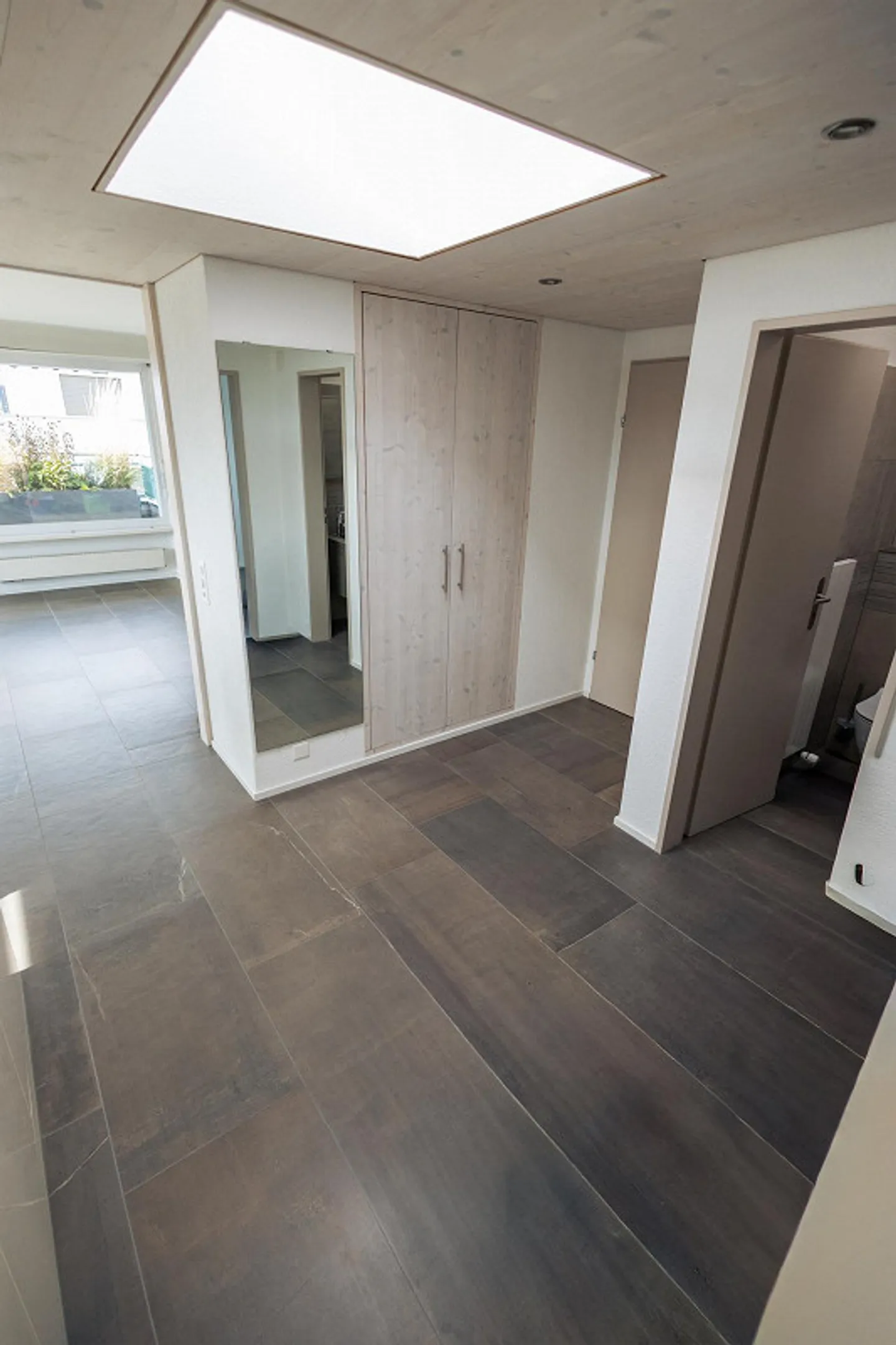 Appartement en attique de 3,5 pièces avec grande terrasse à Rütihof - Photo 4 sur 16