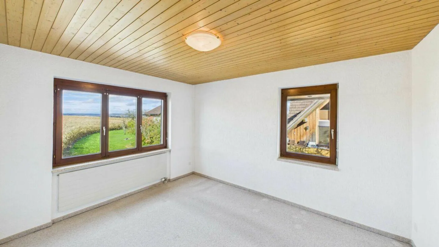 Charming Corner House with Mountain View - Photo 8 of 10