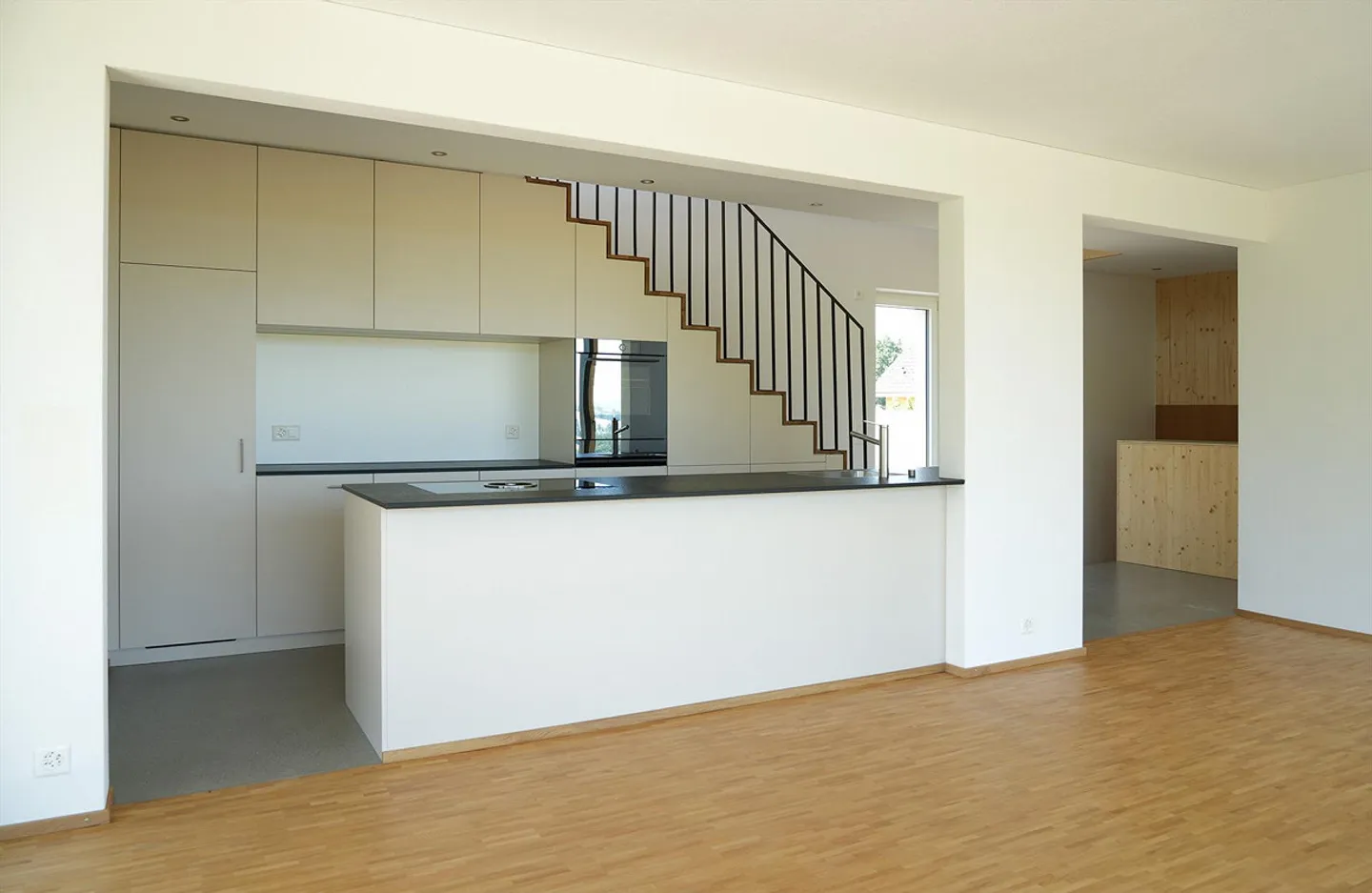 Nouvel appartement de 5,5 pièces dans une maison jumelée - Photo 3 sur 14