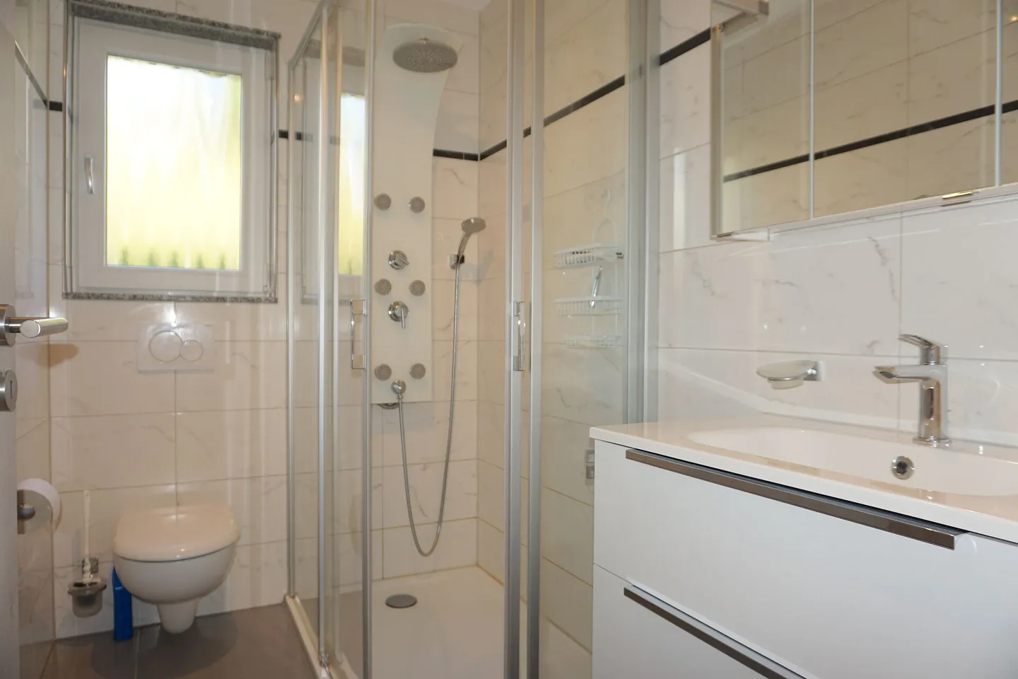 ARI-262 - Magnificent garden-level apartment with 5.5 rooms in a high-end two-unit house - Photo 12 of 30