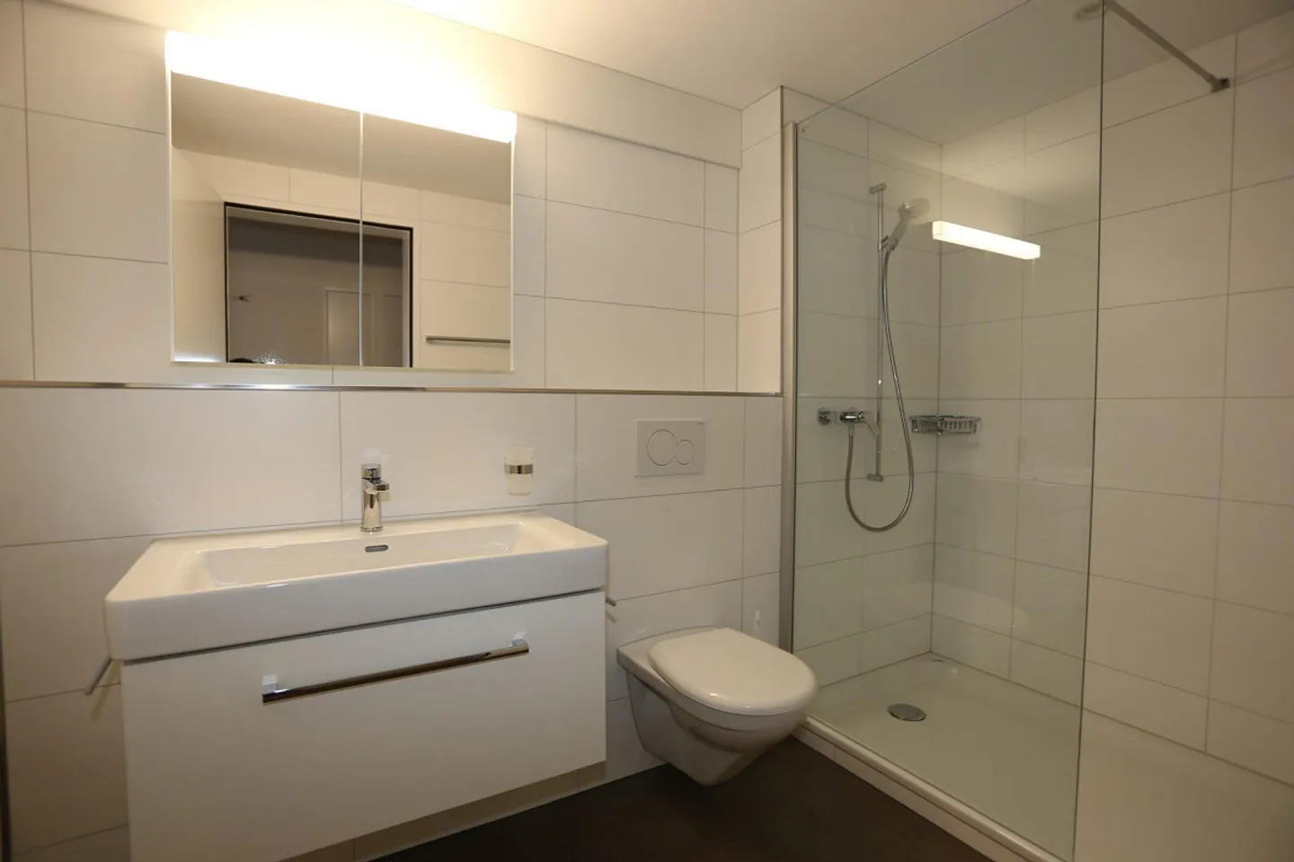 Appartement moderne de 3,5 pièces sous les toits près du centre - Photo 5 sur 8