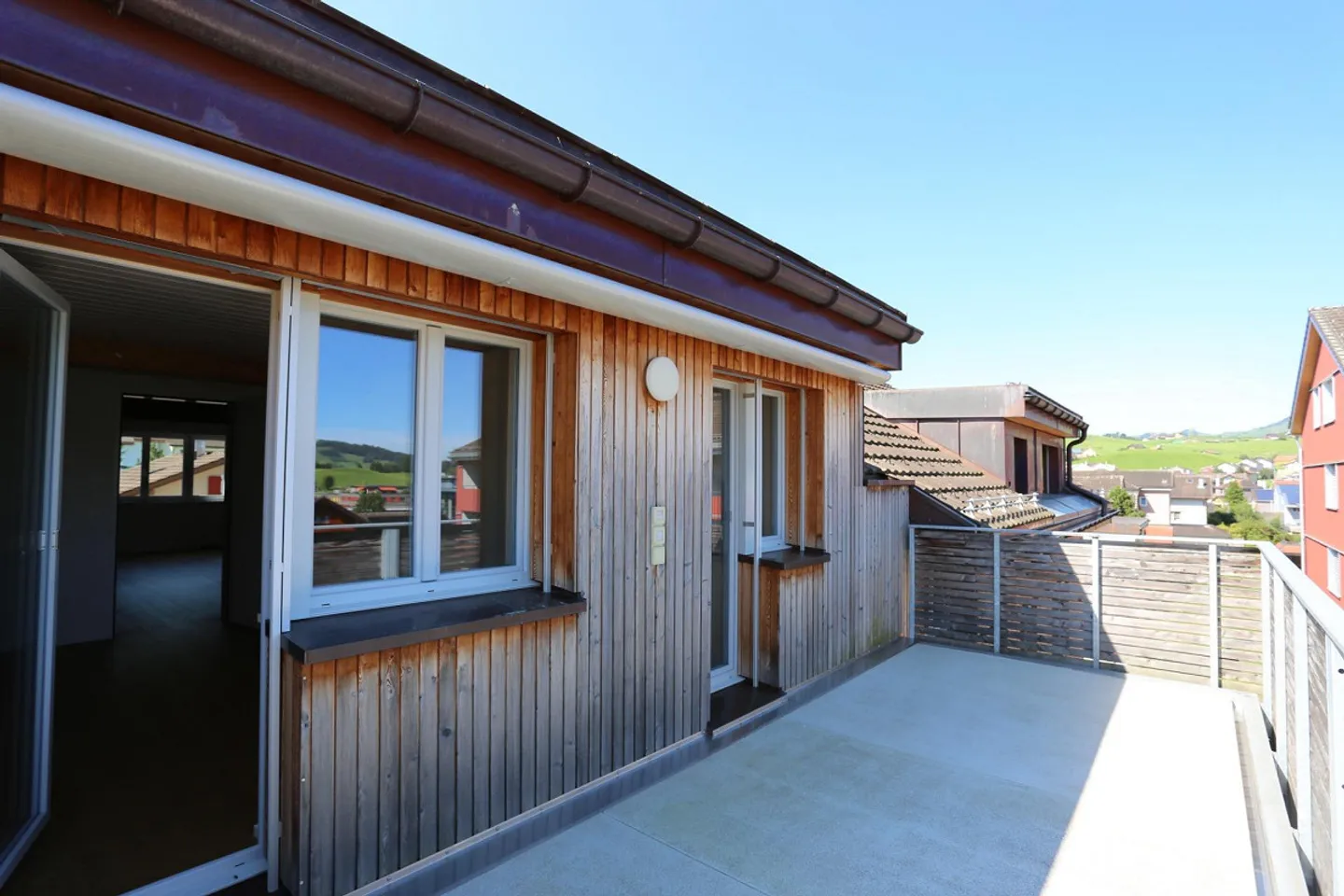 Appartement moderne de 3,5 pièces sous les toits près du centre - Photo 8 sur 8