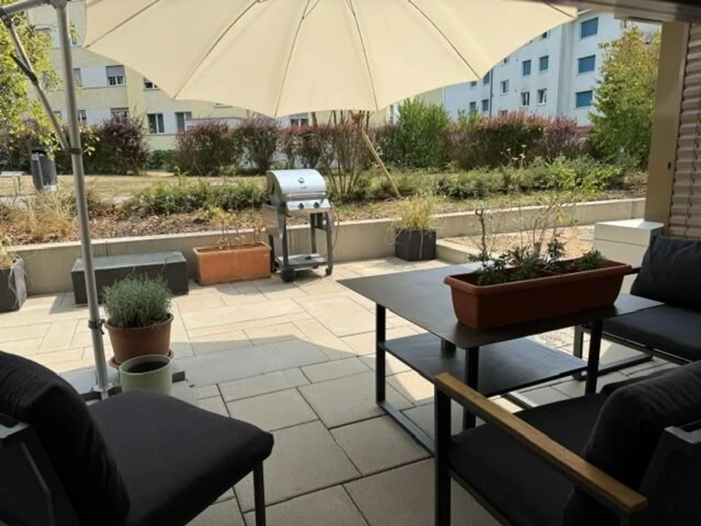 Appartamento duplex di 5,5 locali con patio spazioso e giardino - Foto 2 di 9