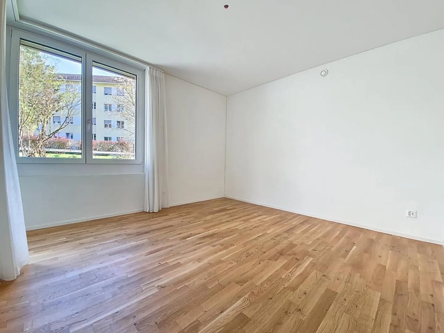 Appartamento duplex di 5,5 locali con patio spazioso e giardino - Foto 5 di 9