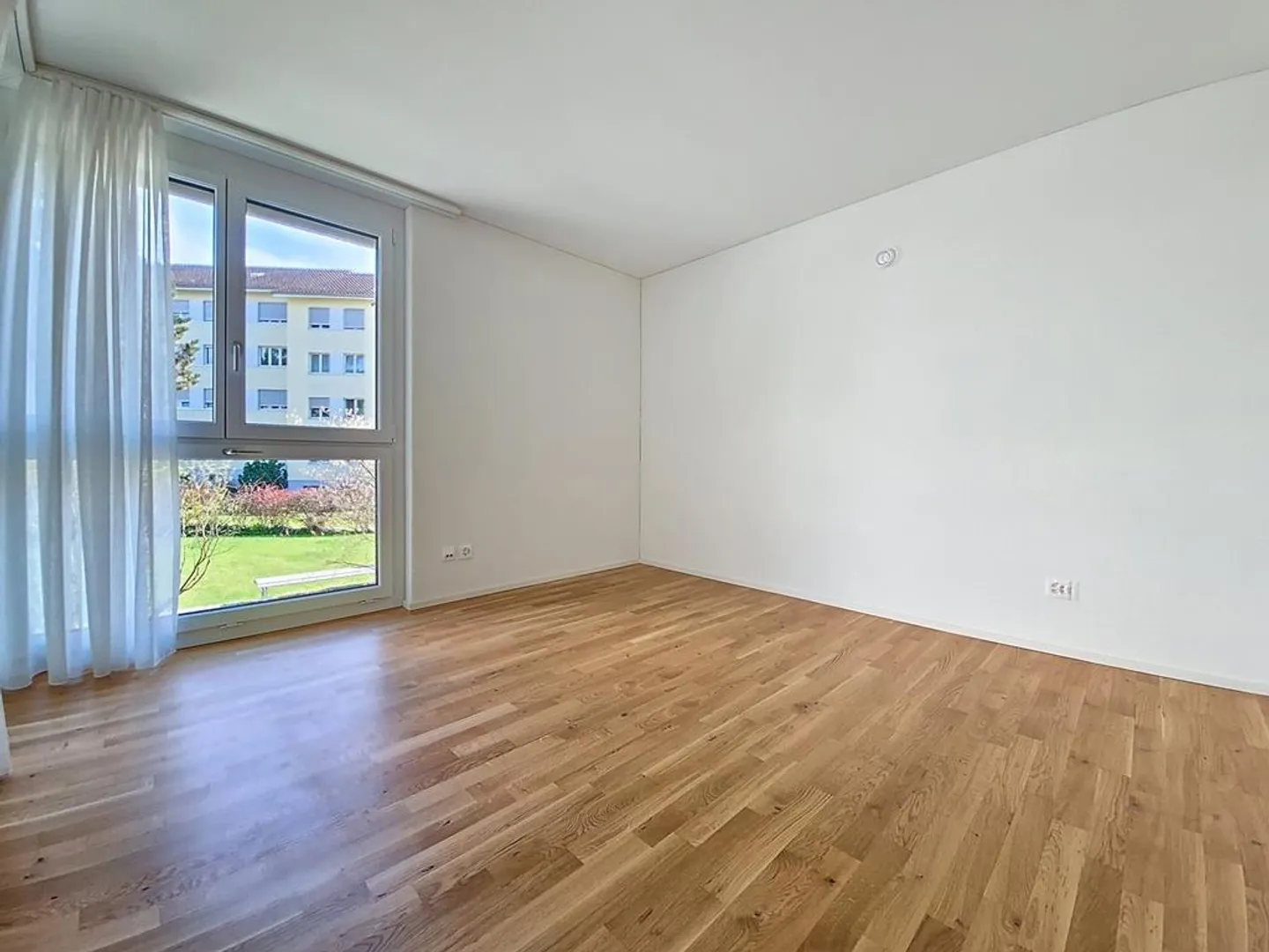 Appartamento duplex di 5,5 locali con patio spazioso e giardino - Foto 6 di 9