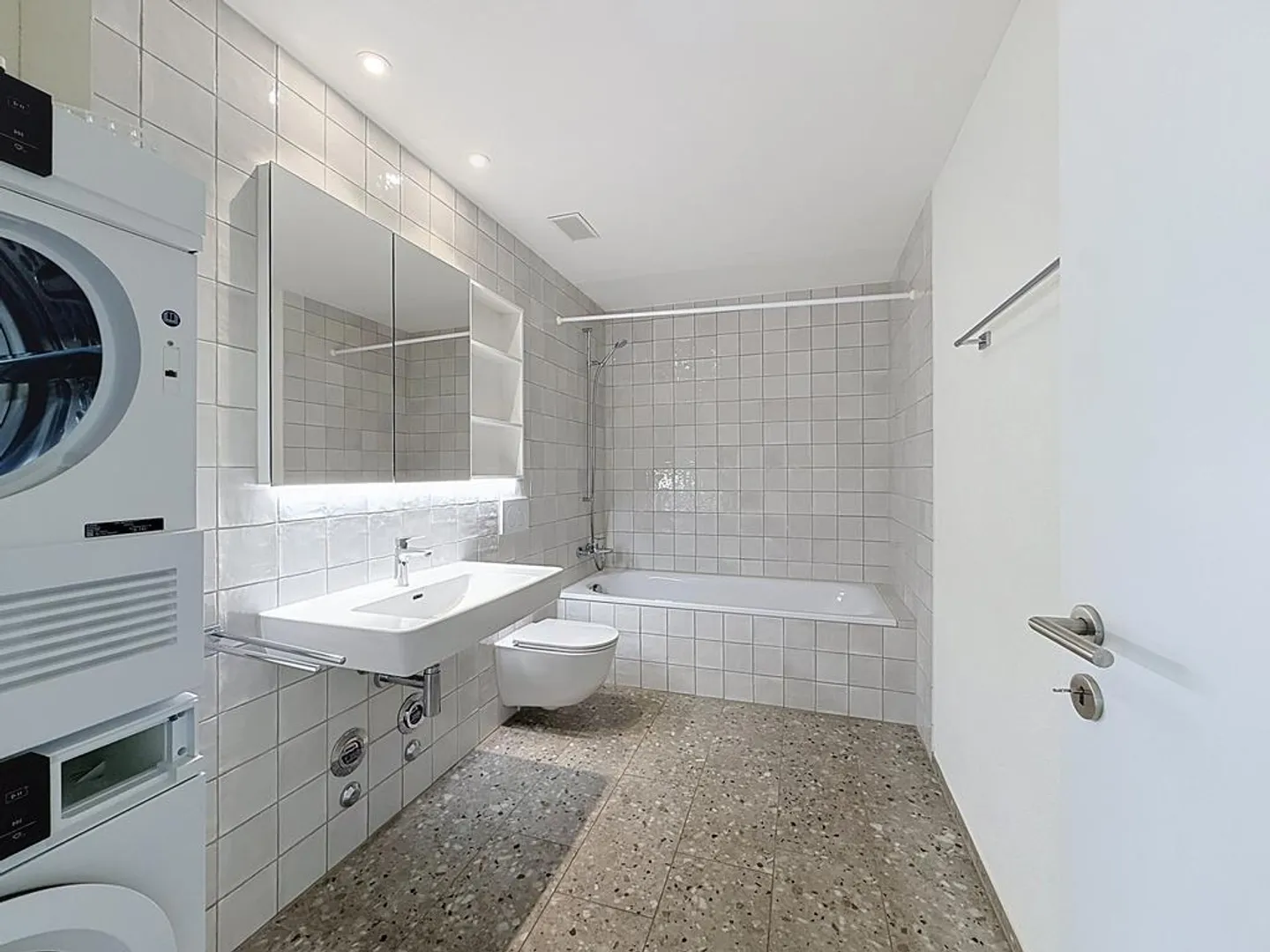 Appartamento duplex di 5,5 locali con patio spazioso e giardino - Foto 7 di 9