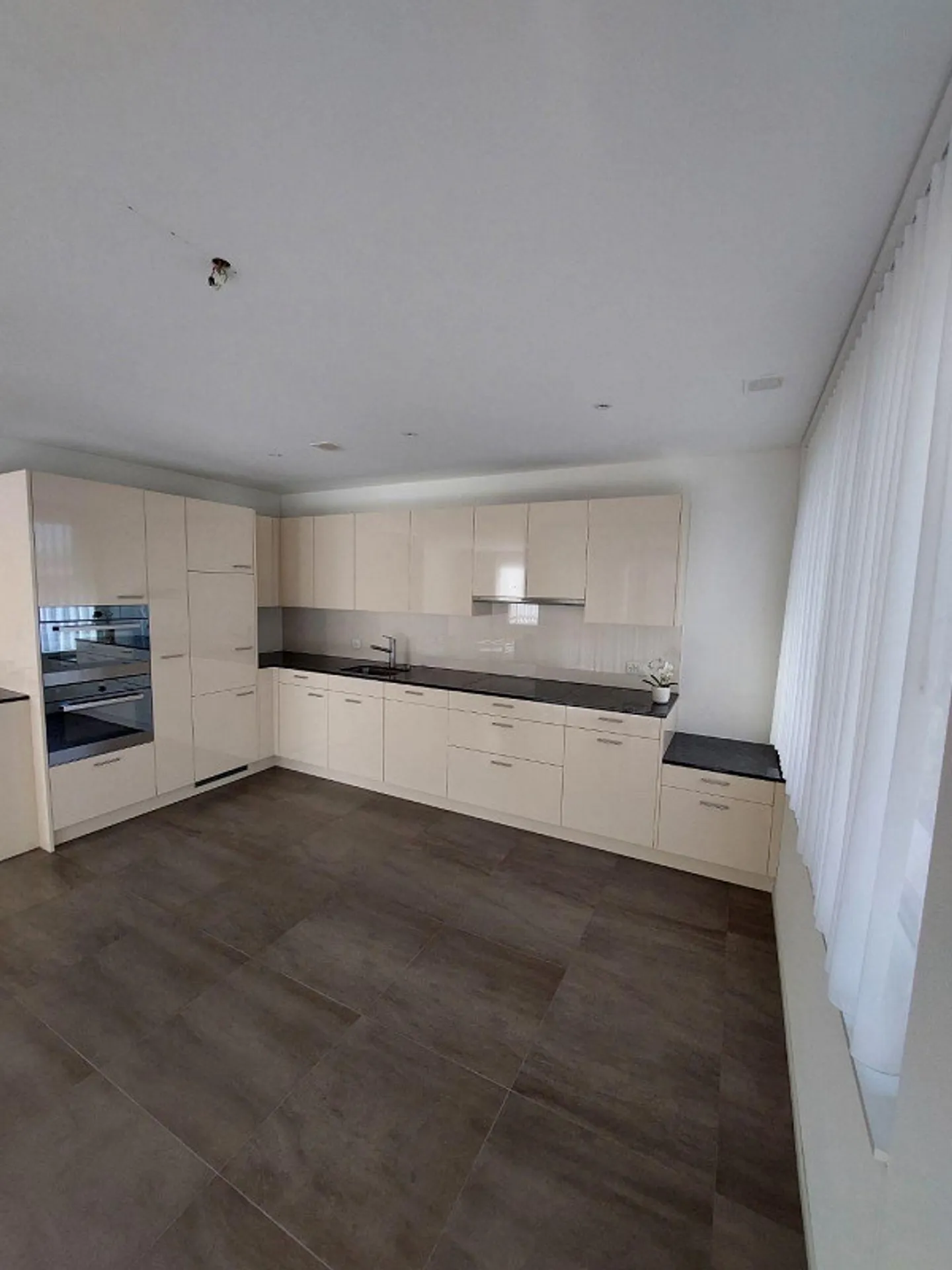 Zentrale 3,5 zimmerwohnung mit waschküche und keller - Foto 1 von 11