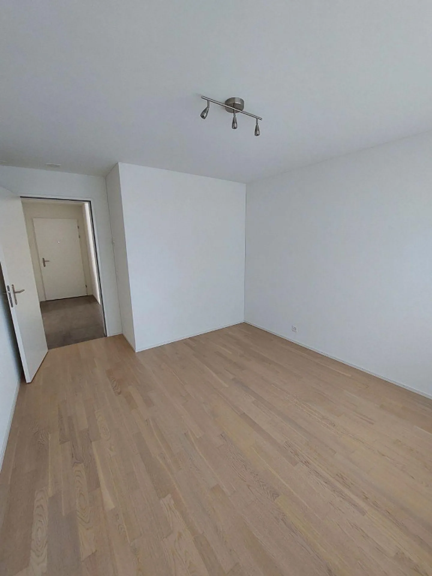 Zentrale 3,5 zimmerwohnung mit waschküche und keller - Foto 4 von 11