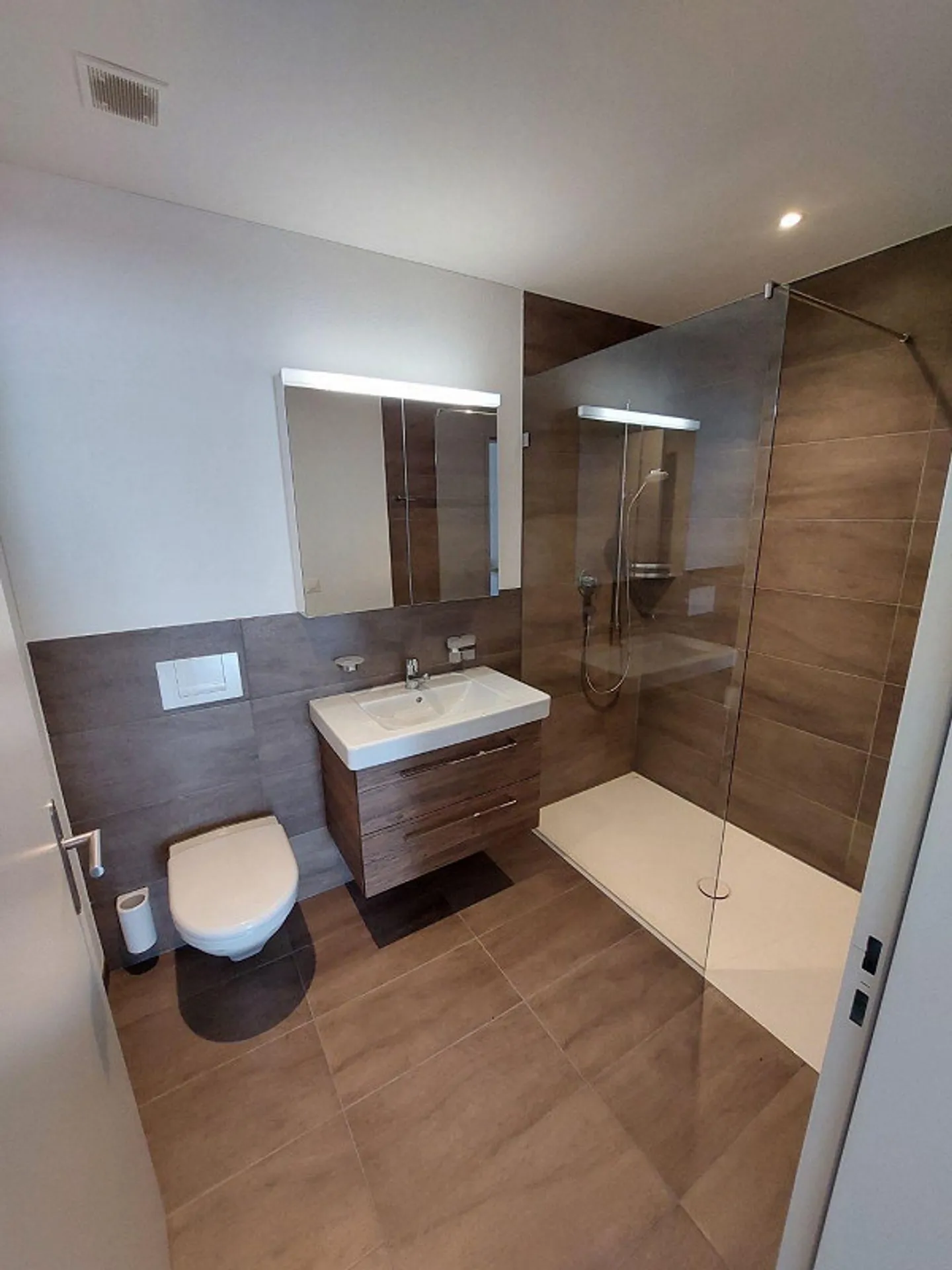 Zentrale 3,5 zimmerwohnung mit waschküche und keller - Foto 6 von 11