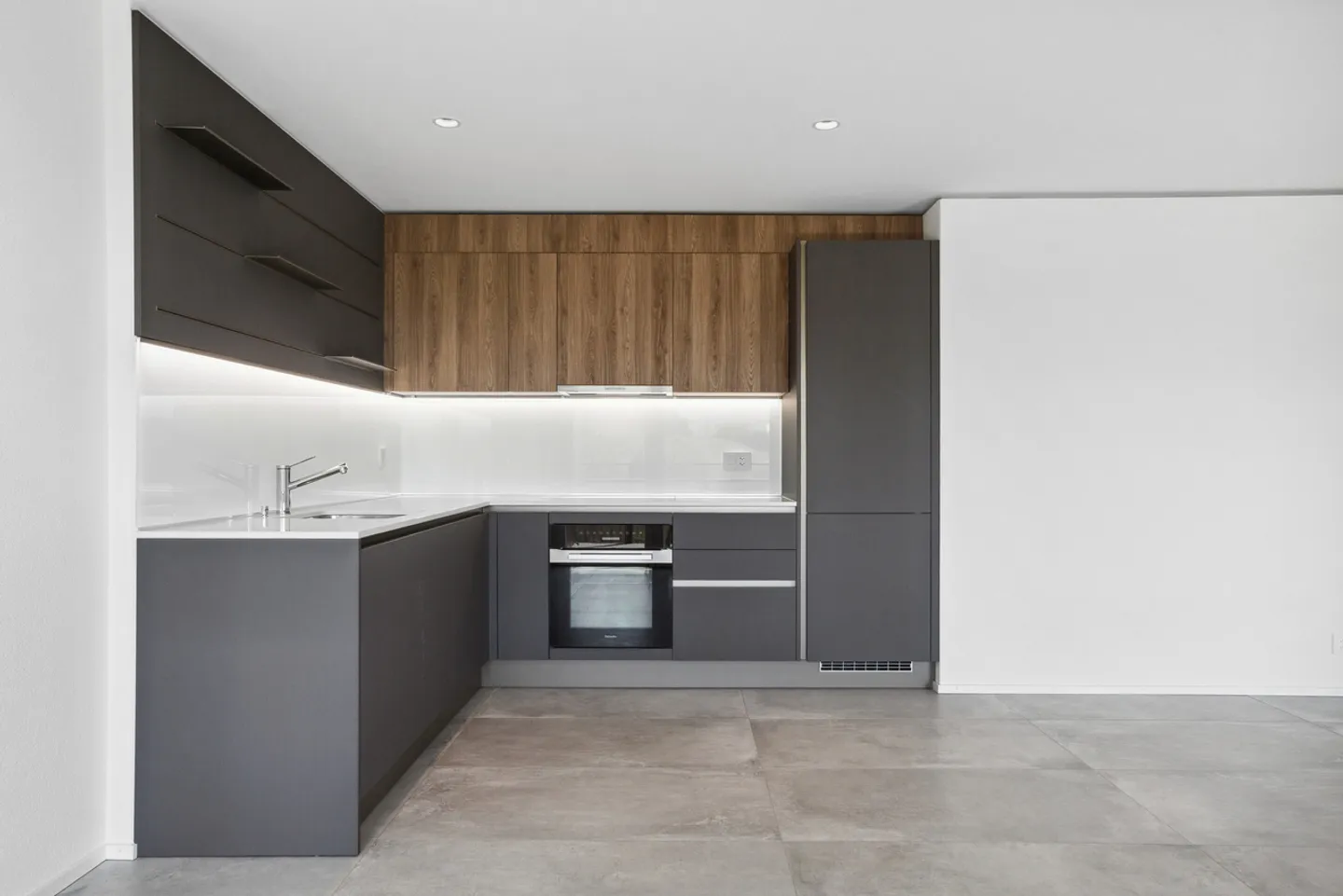 PPE Apartment - Photo 6 of 10