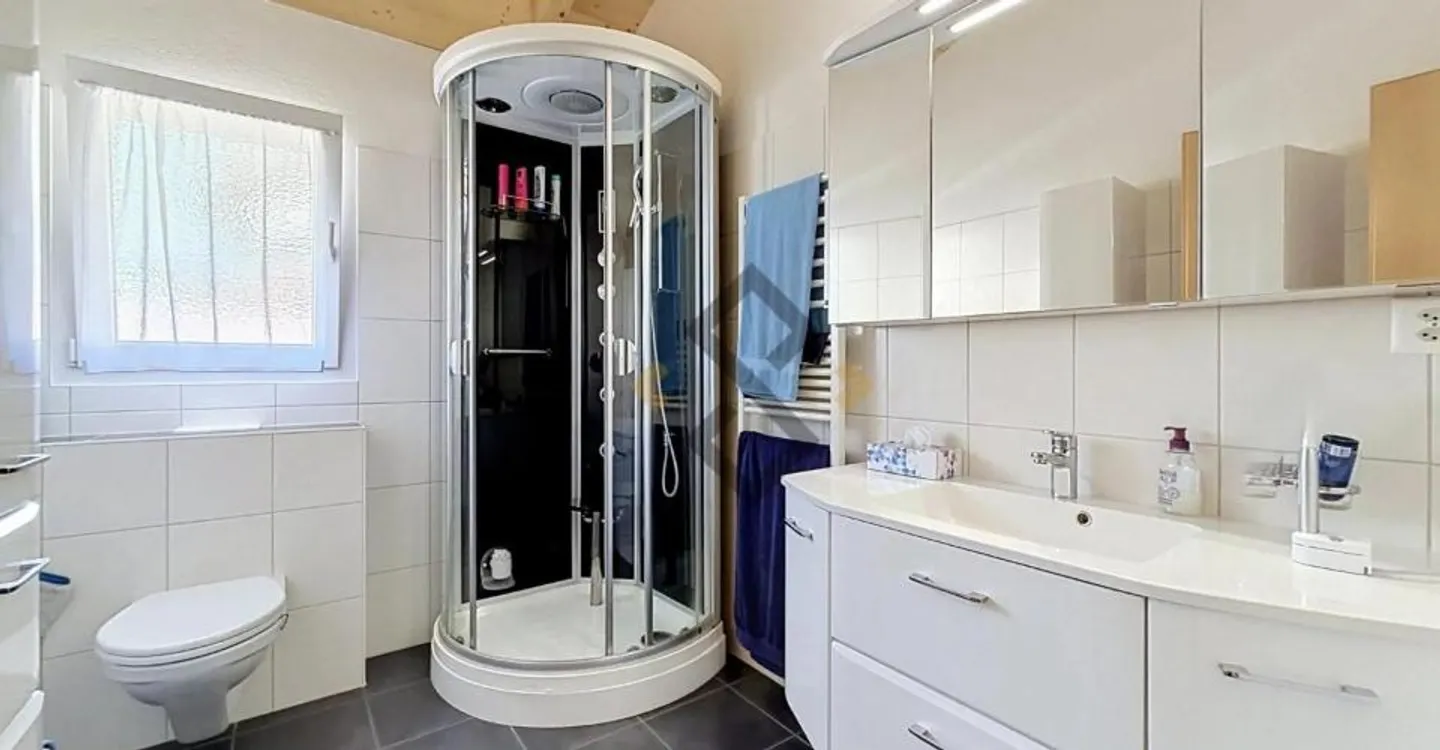 Single-storey house with 4.5 rooms and pool in Saxon - Photo 3 of 5