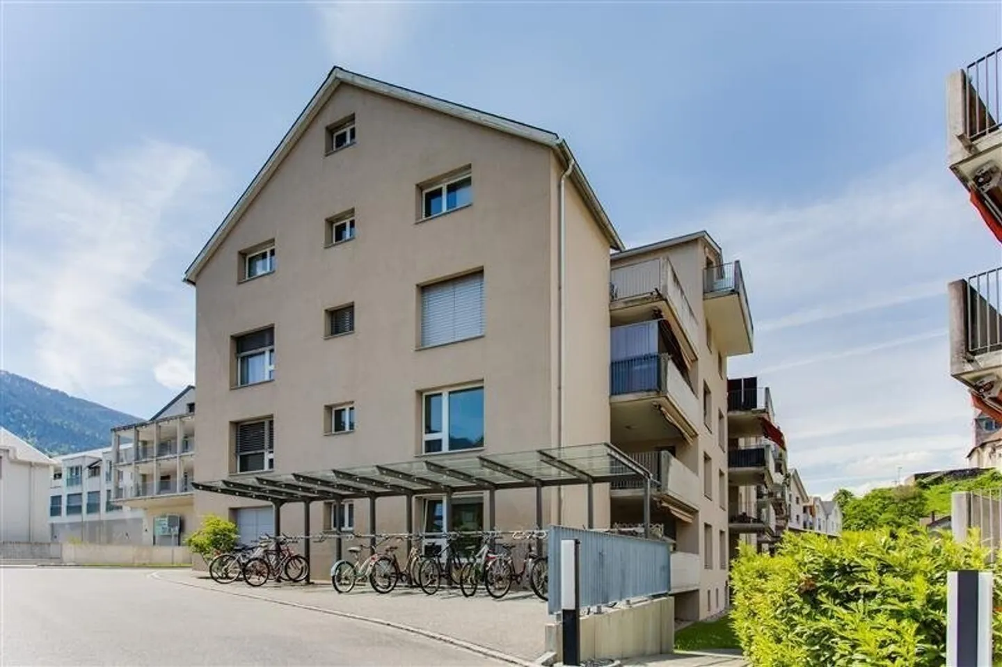 Magnifique appartement de 2,5 pièces au cœur de Domat/Ems - Photo 2 sur 7