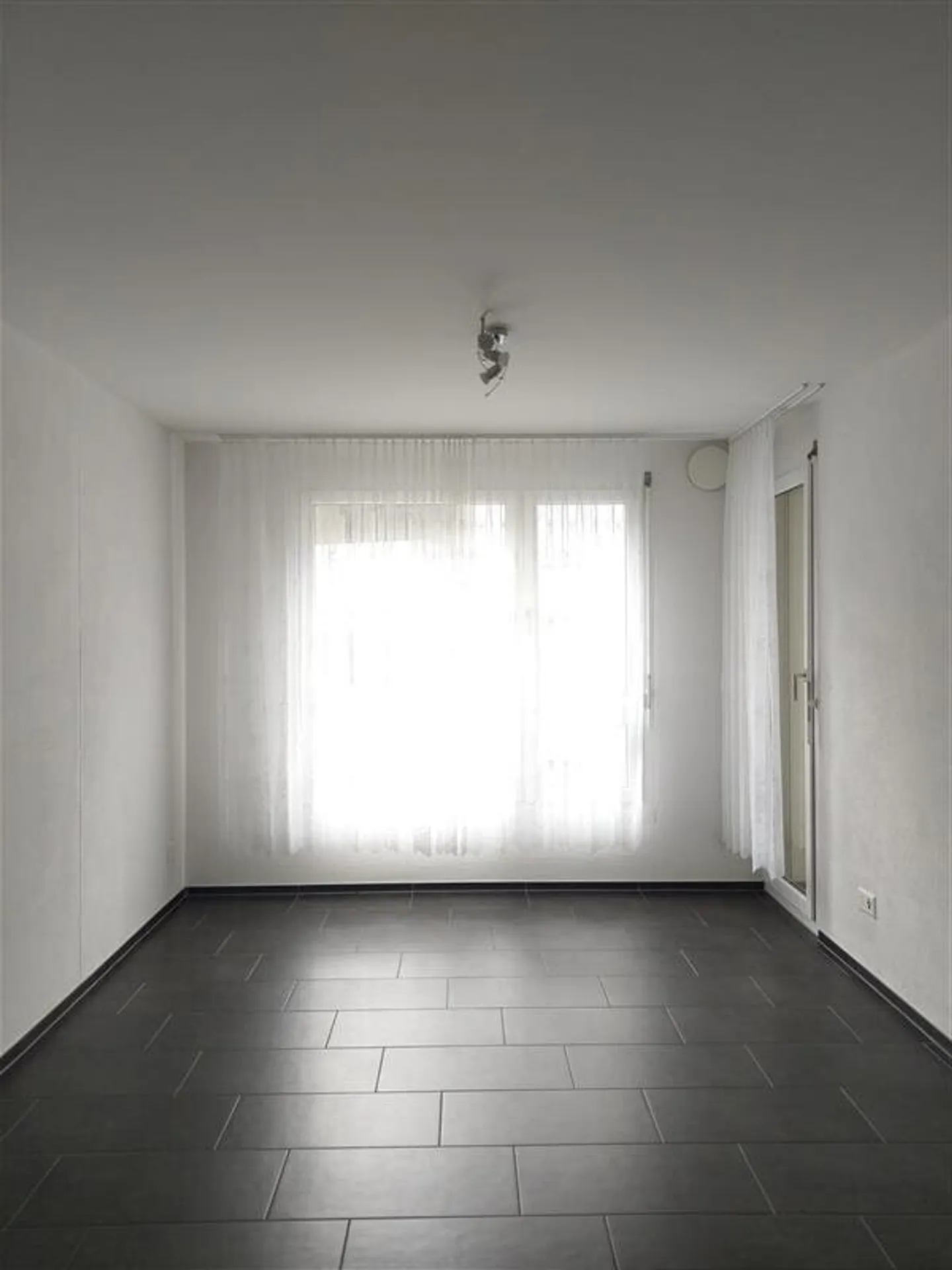 Magnifique appartement de 2,5 pièces au cœur de Domat/Ems - Photo 4 sur 7