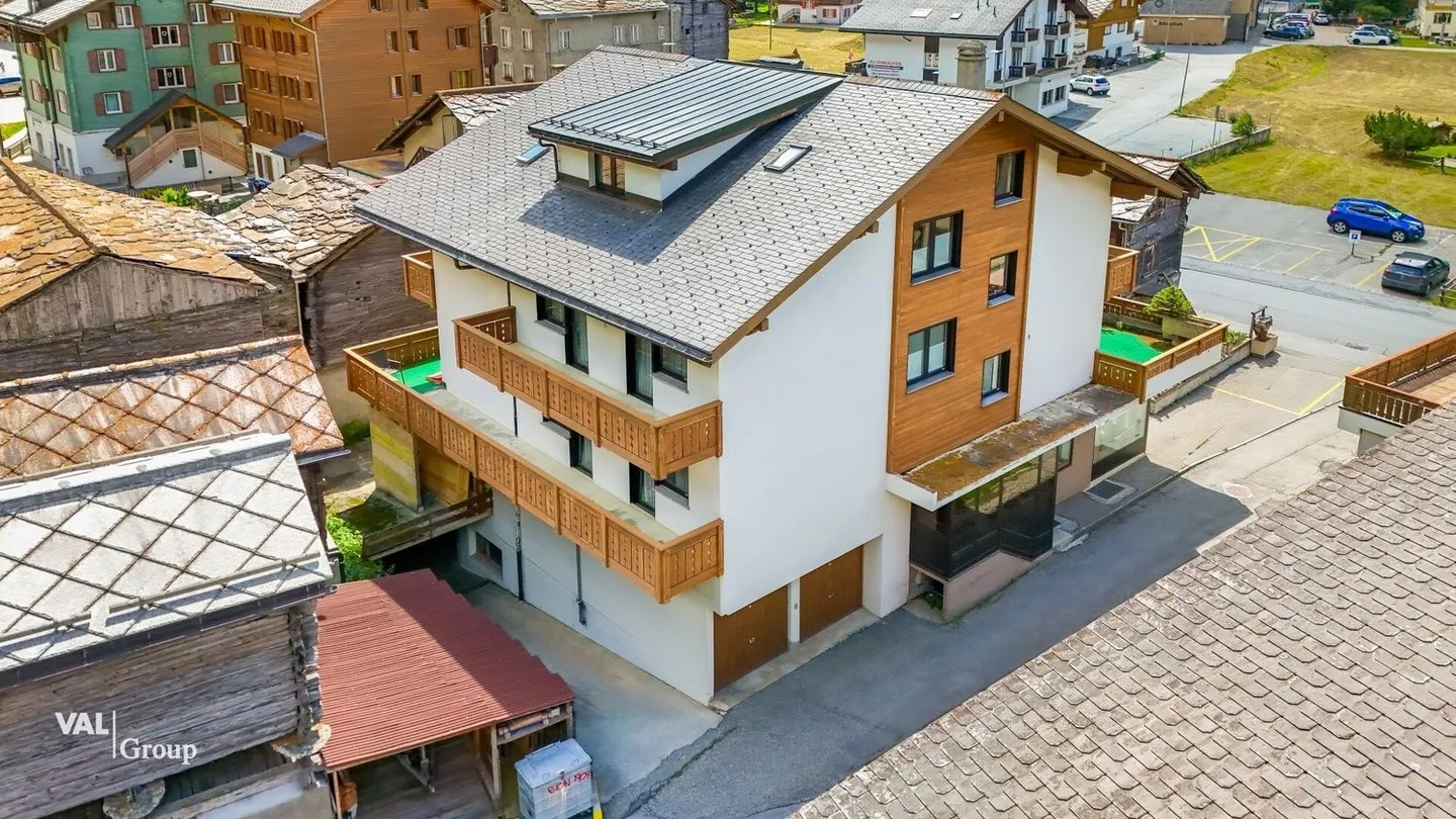 Affascinante casa plurifamiliare con status di seconda casa in posizione centrale - Foto 2 di 13