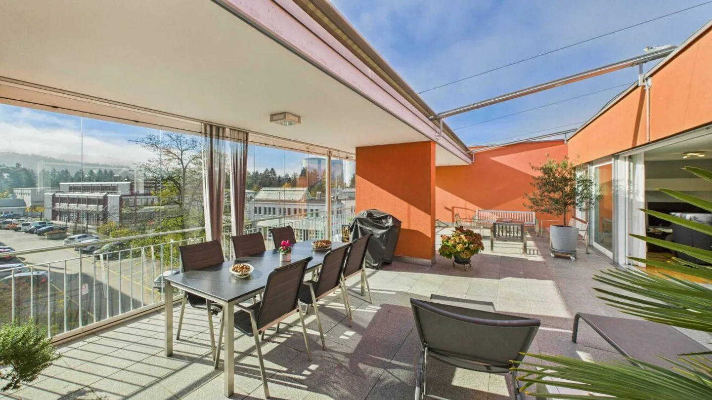 Appartement en attique avec terrasse spacieuse - Photo 1 sur 10
