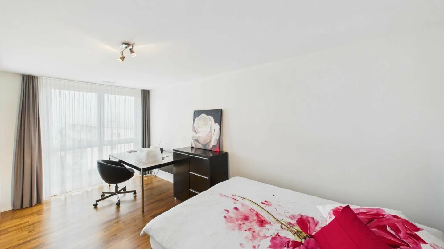 Appartement en attique avec terrasse spacieuse - Photo 5 sur 10