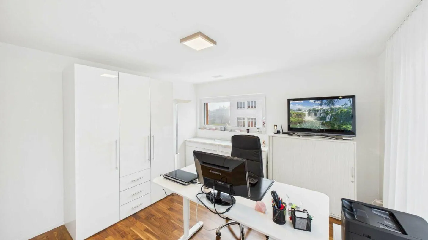 Appartement en attique avec terrasse spacieuse - Photo 6 sur 10