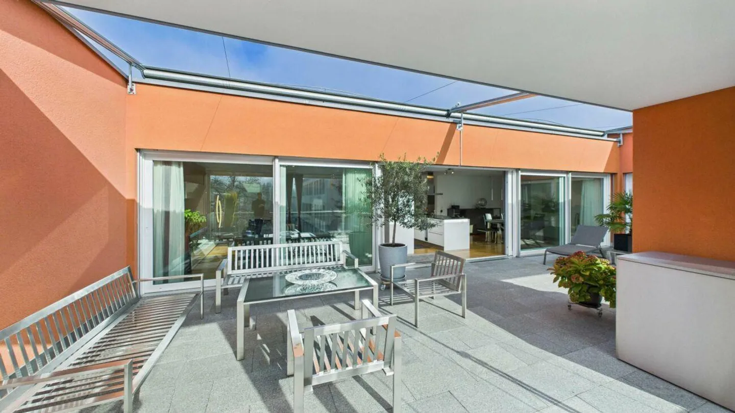 Appartement en attique avec terrasse spacieuse - Photo 9 sur 10