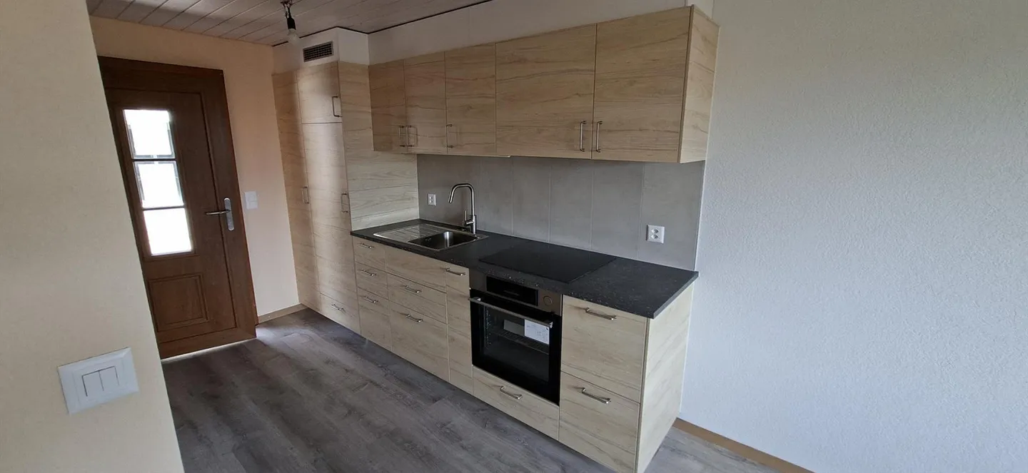 Neu Renovierte 1 Zimmer Wohnung - Photo 2 sur 7