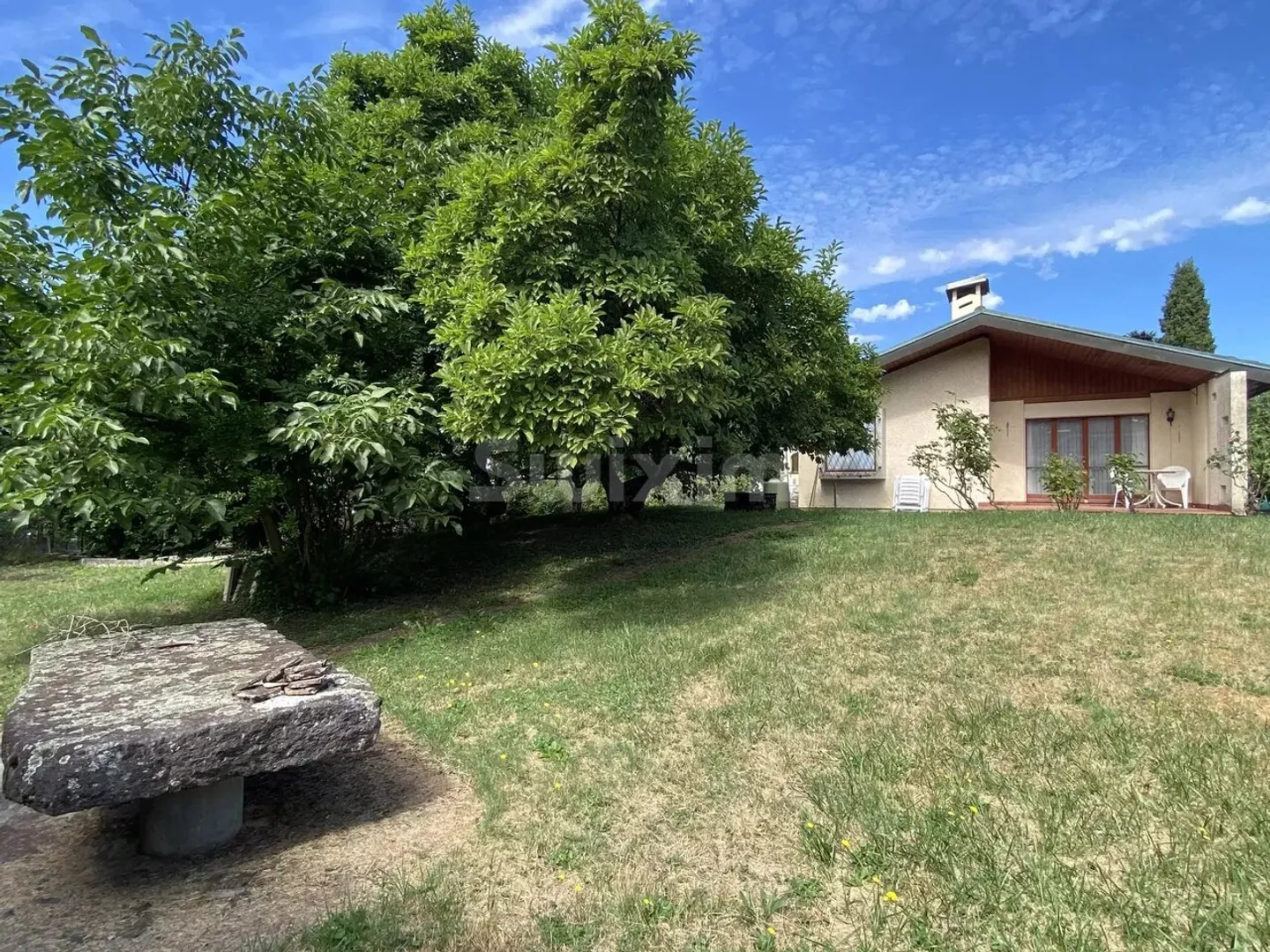 Maison individuelle avec spacieux jardin bucolique - Photo 1 sur 11