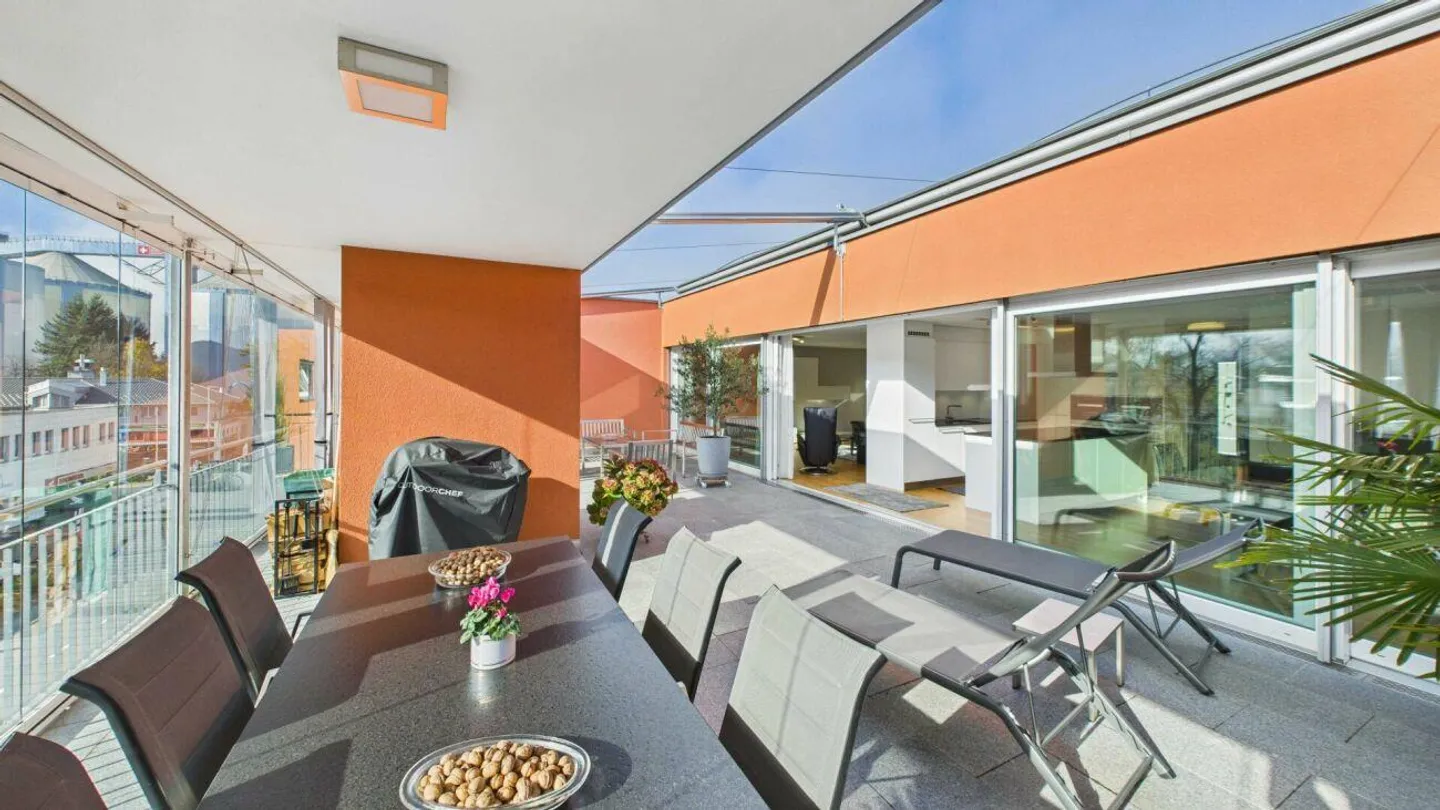 Appartement en attique avec terrasse spacieuse - Photo 8 sur 10