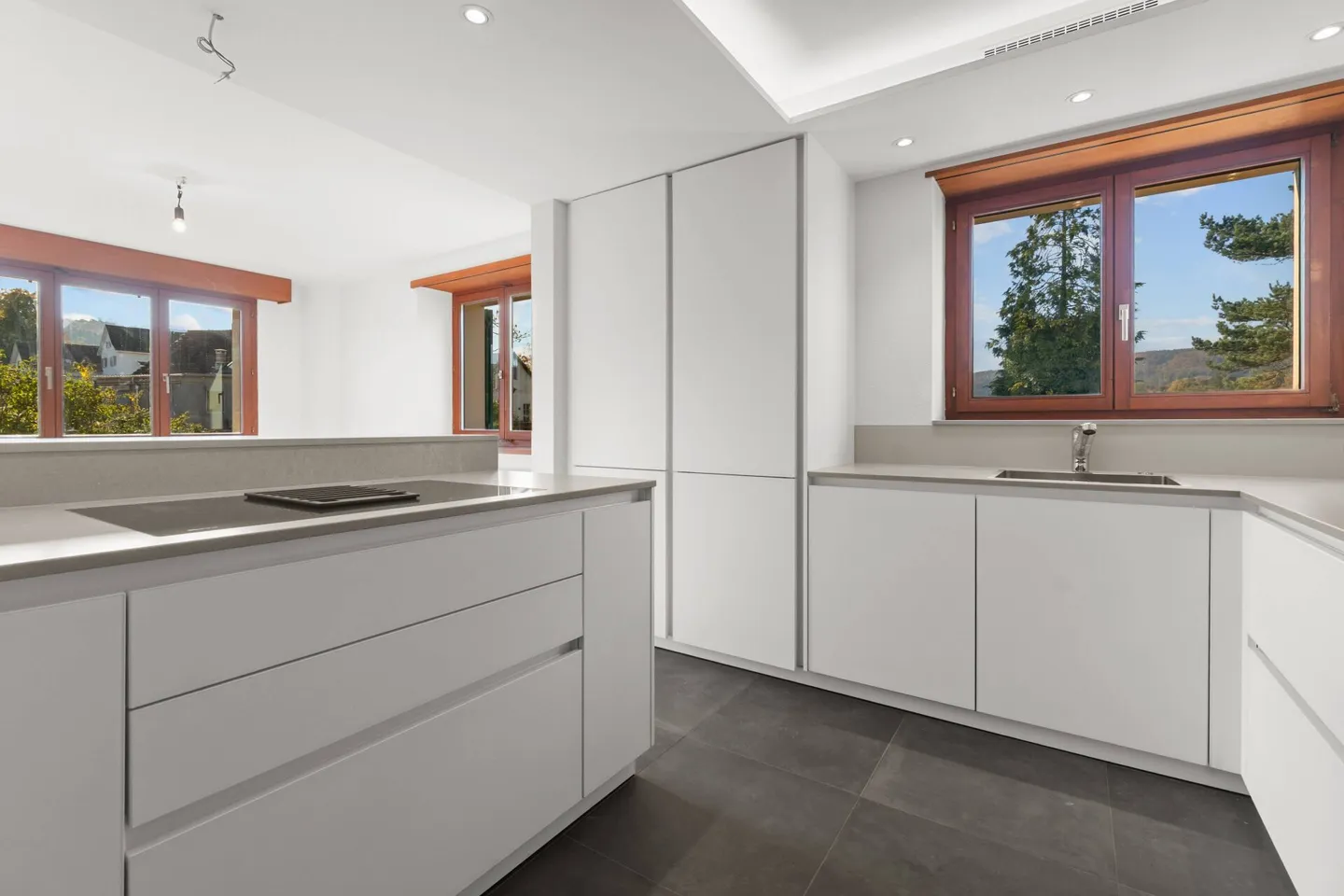 Appartamento duplex con camino, area giardino e 2 posti auto esterni! - Foto 4 di 16