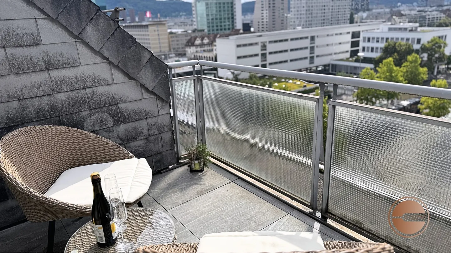 Urban Chic Penthouse Living - Photo 12 of 22