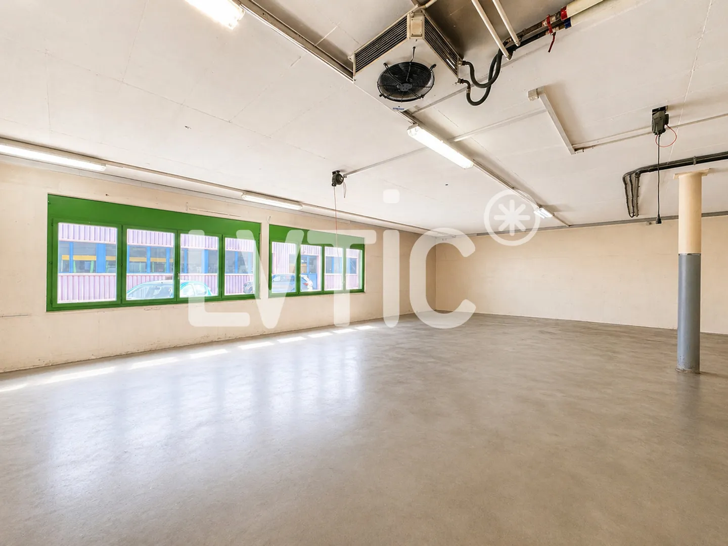 Workshop, storage of 290 m2 for rent in Villeneuve - Photo 2 of 8