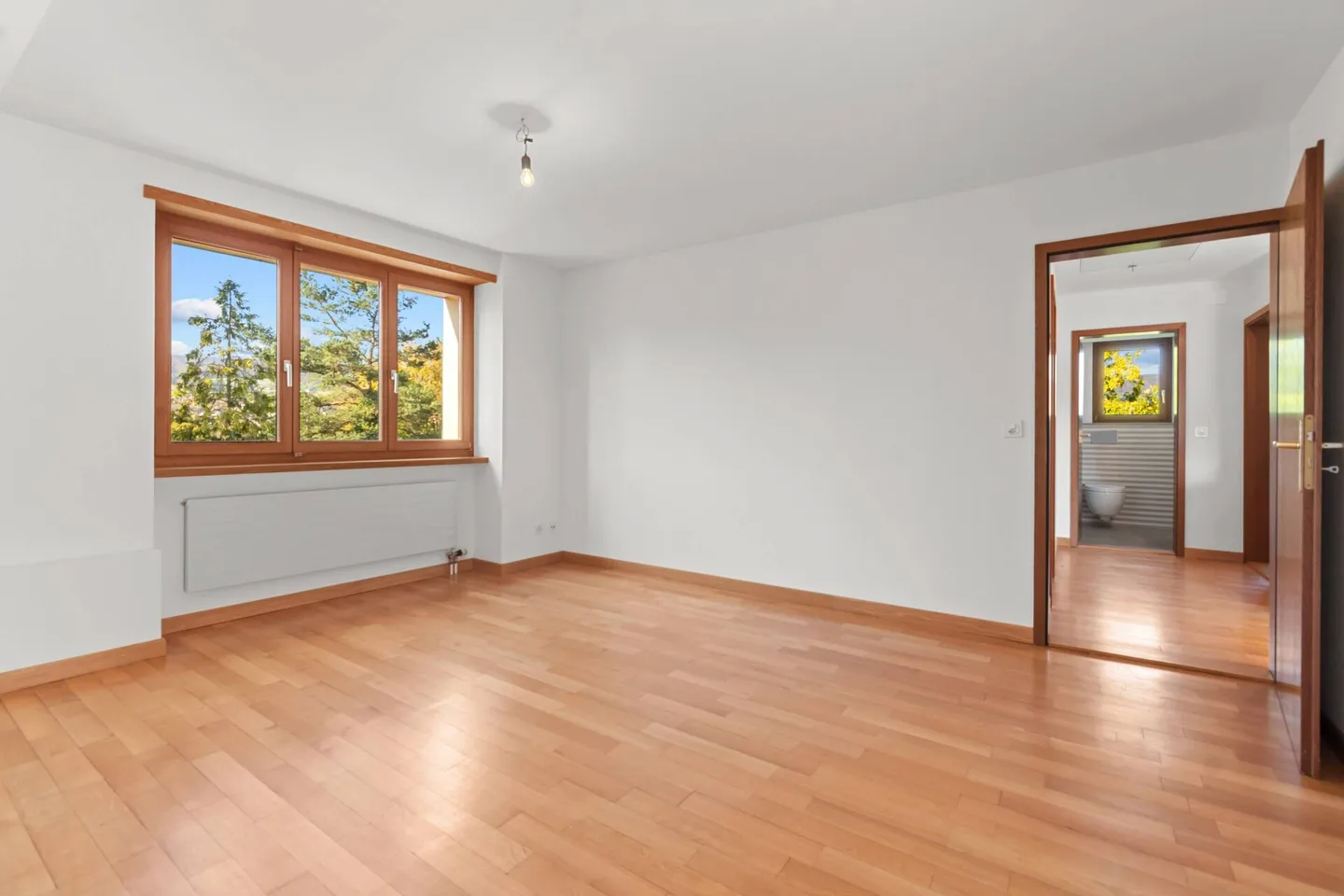 Appartamento duplex con camino, area giardino e 2 posti auto esterni! - Foto 8 di 16