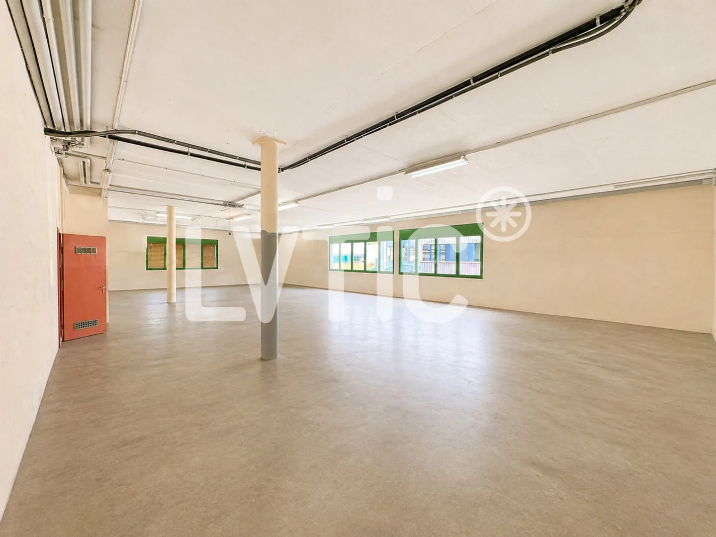 Workshop, storage of 290 m2 for rent in Villeneuve - Photo 3 of 8