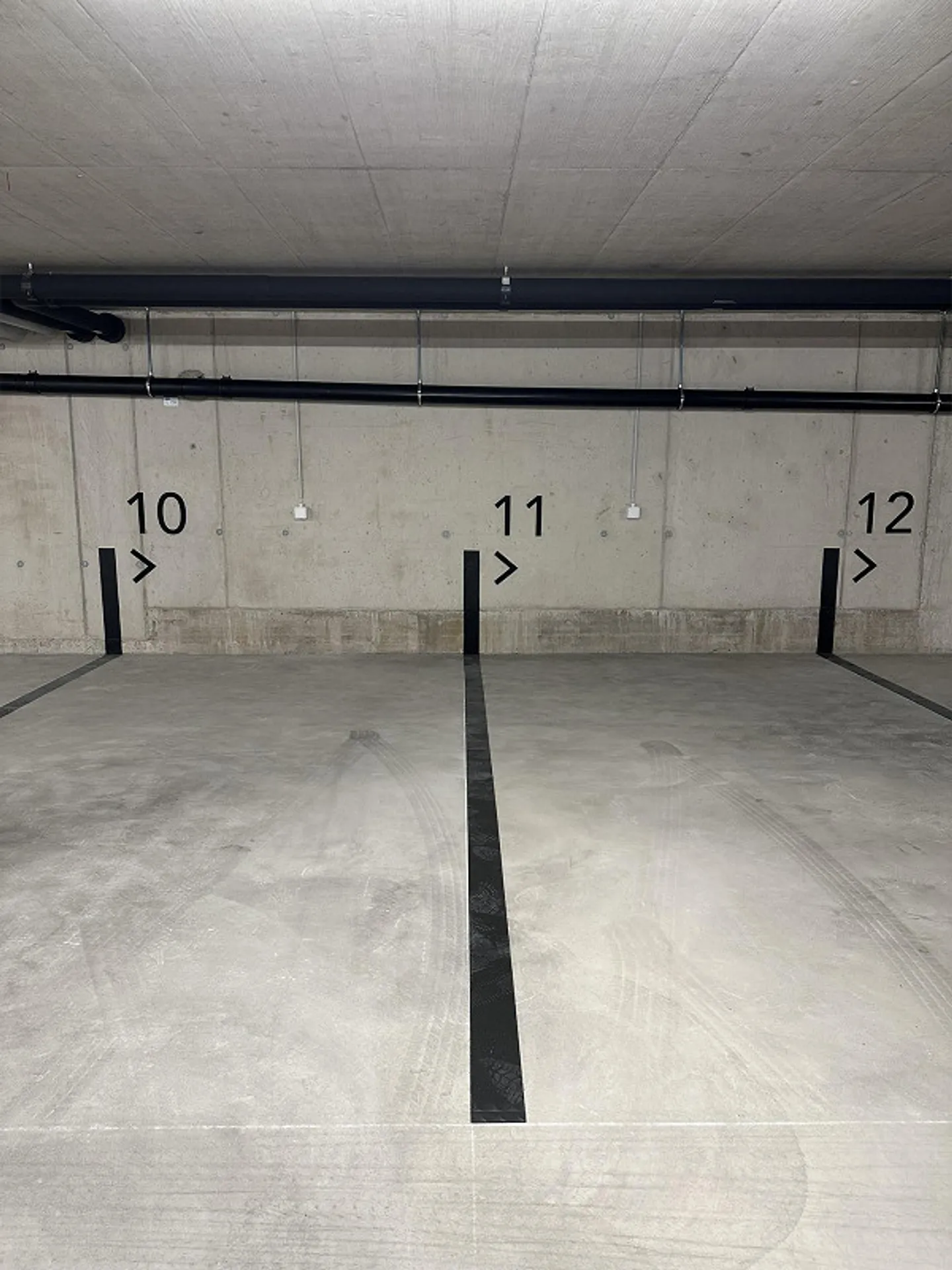 Geräumiger Tiefgaragenparkplatz - Foto 3 von 4