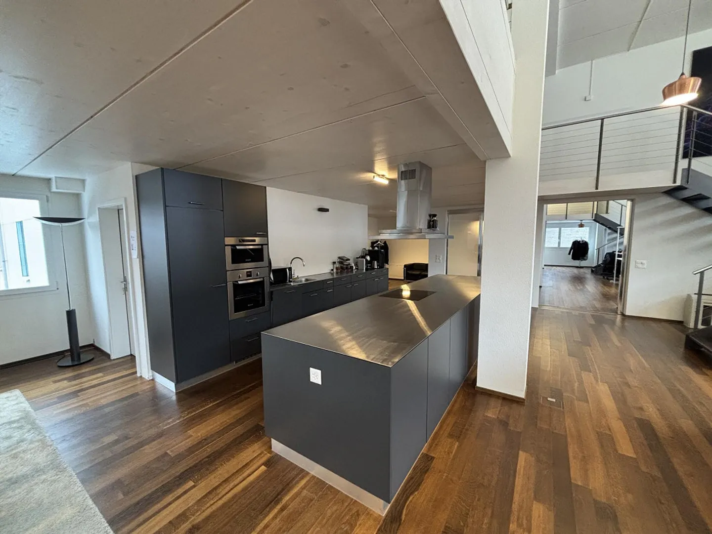 Loft per ufficio esclusivo con ampia terrazza - Foto 2 di 10