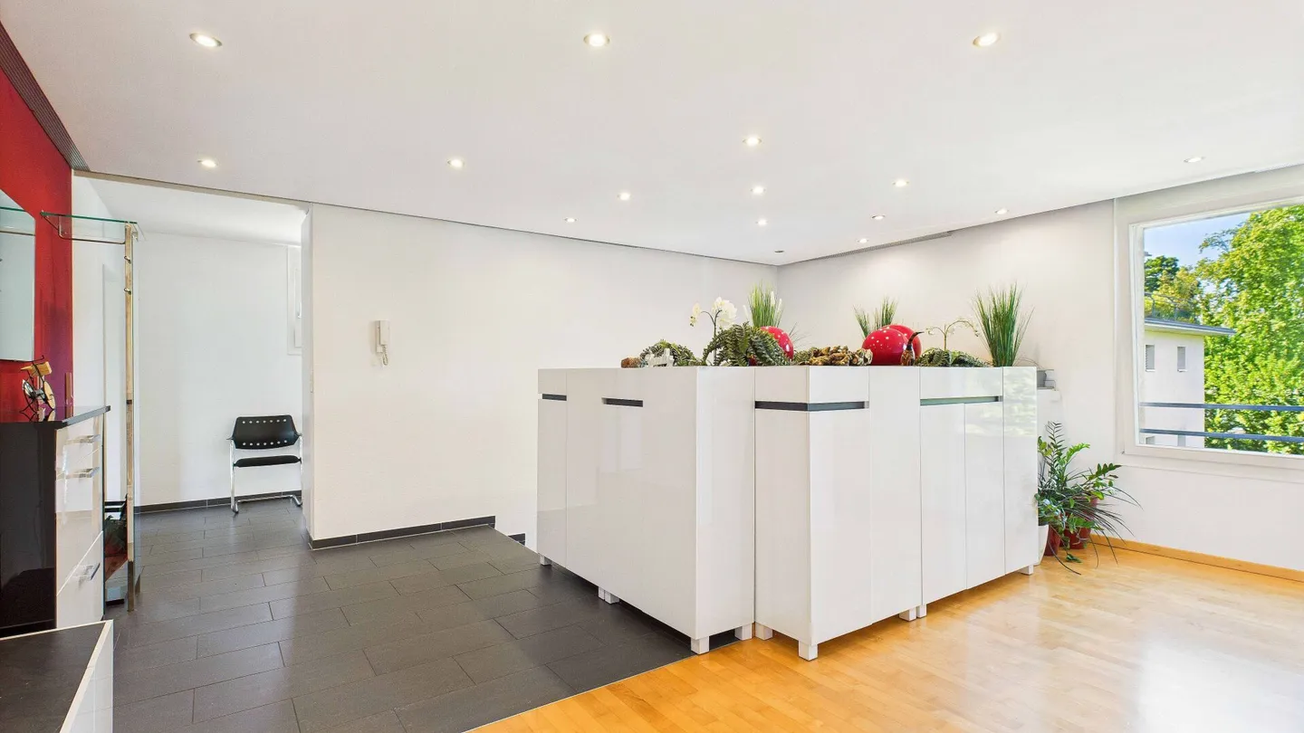 Wohnen über zwei Ebenen - Grosszügige Maisonette-Attikawohnung mit Weitsicht im Bezirk Baden - Foto 13 von 15