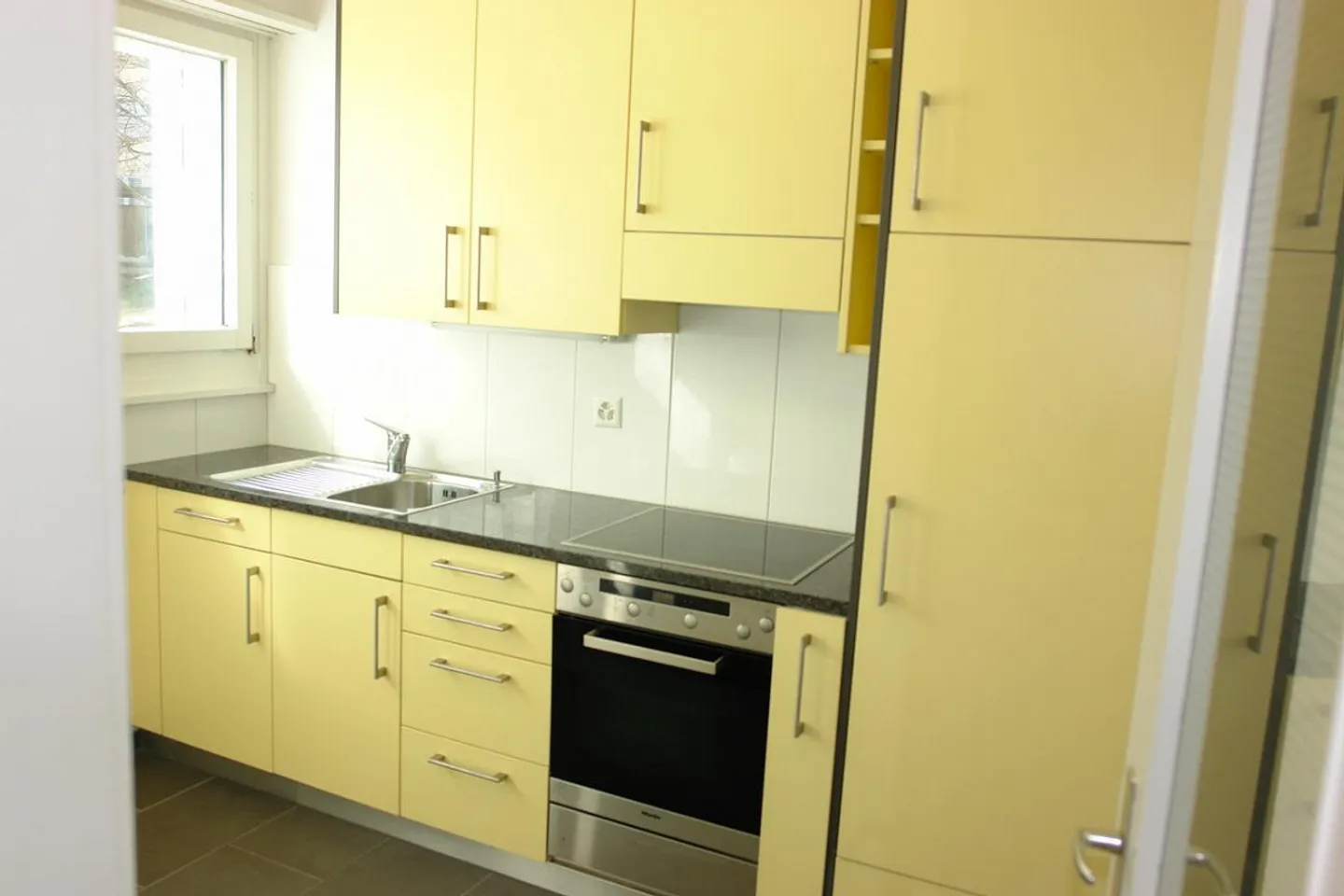 Vivere tranquillo in città! AFFITTO SENZA DEPOSITO - Foto 3 di 4
